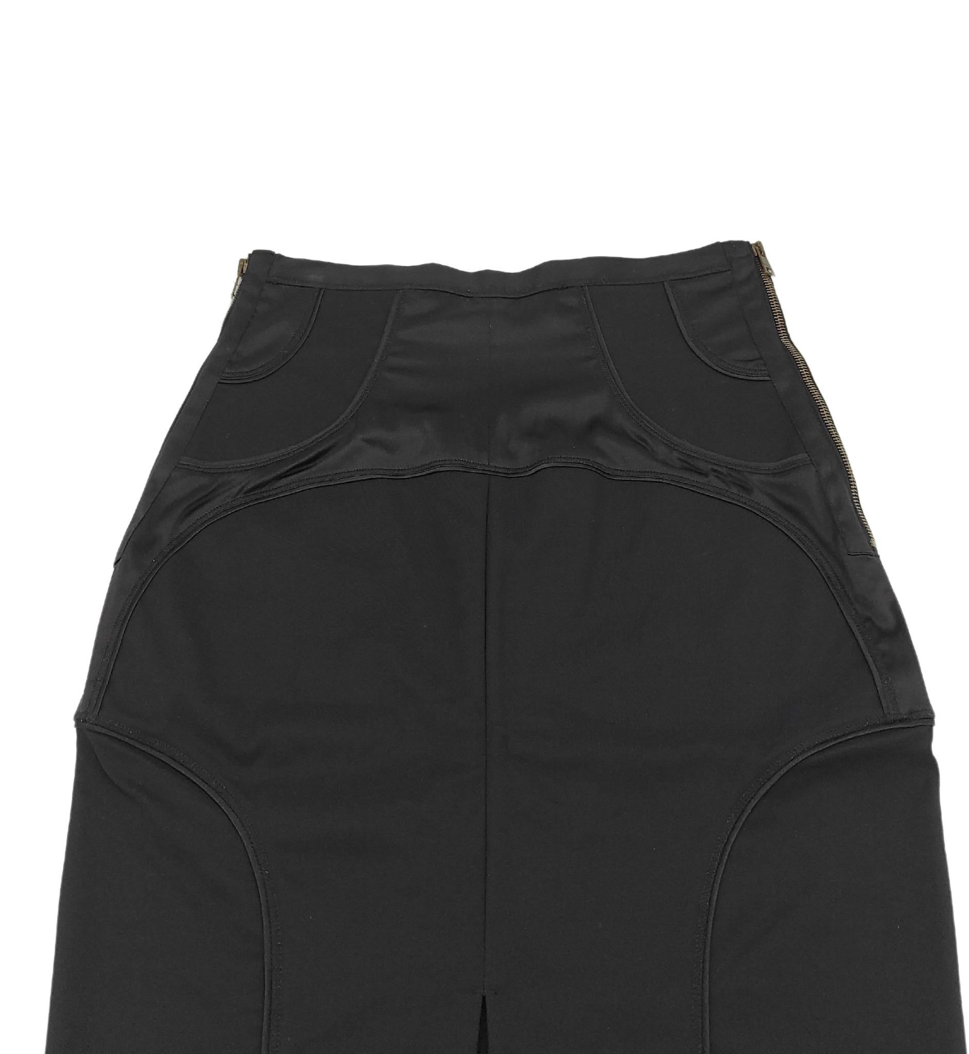 Gucci by Tom Ford F/W 2003 black skirt For Sale 1