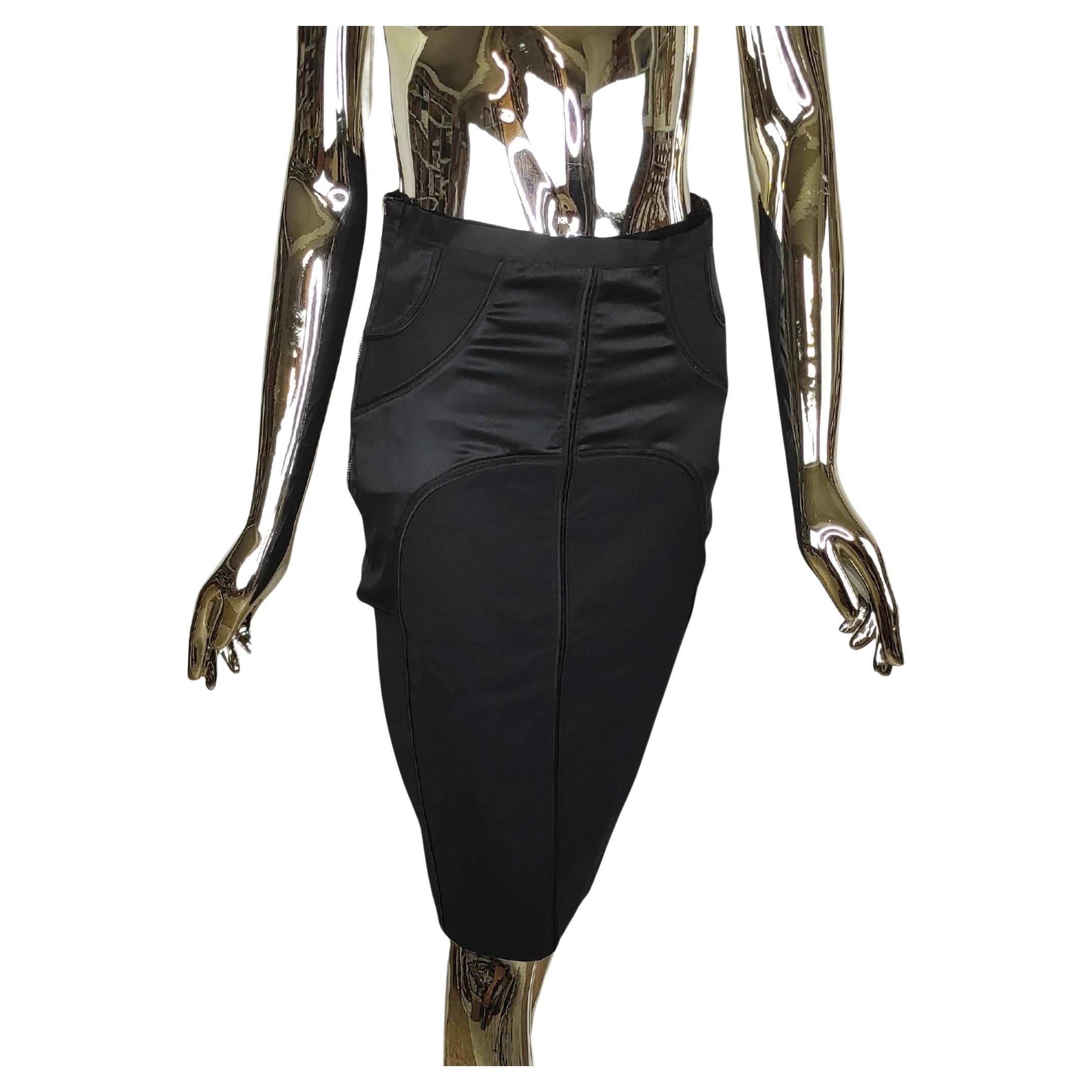 Gucci by Tom Ford F/W 2003 black skirt For Sale