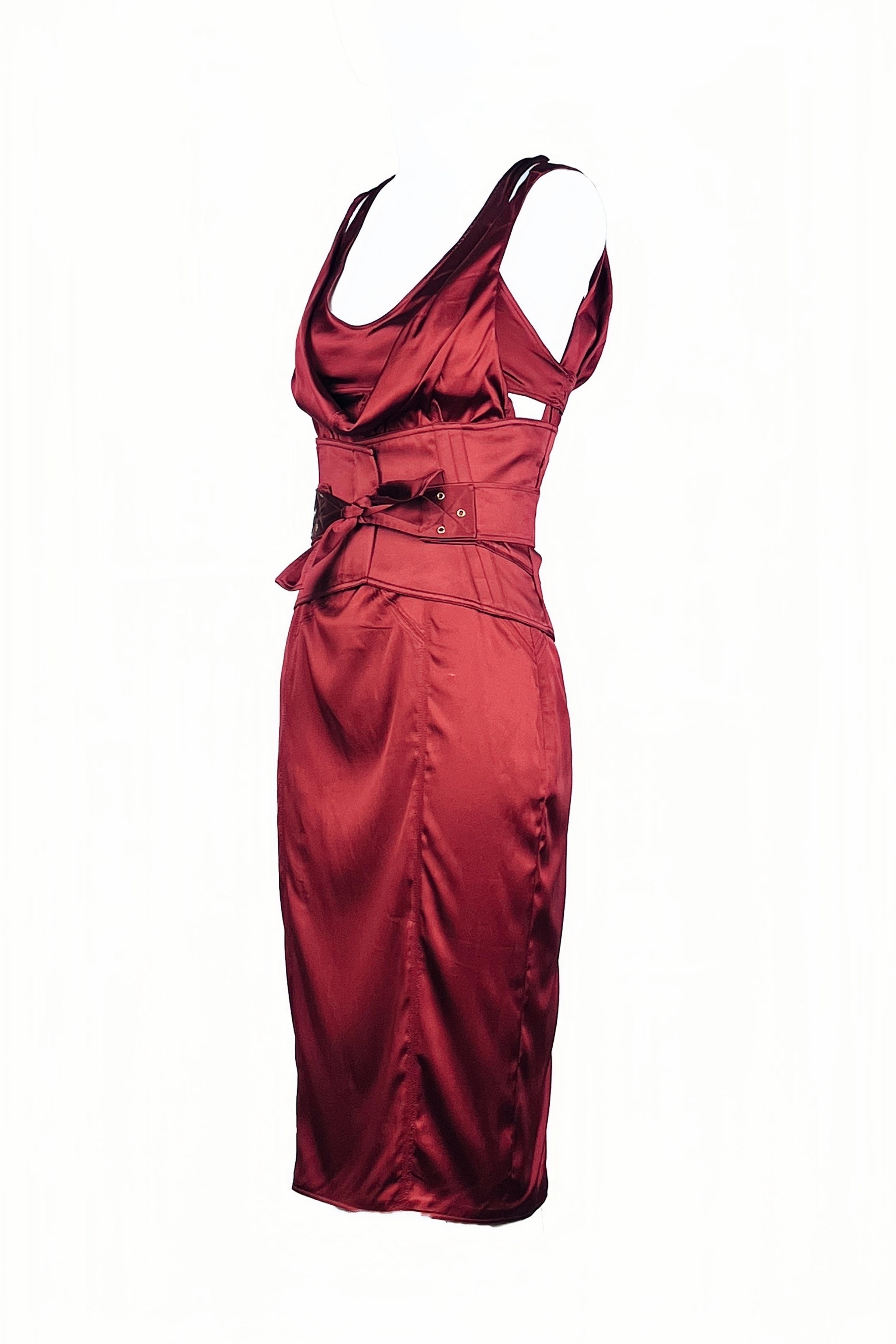 Rouge GUCCI By Tom Ford F/w 2003 Robe en satin rouge foncé avec corset NICOLE KIDMAN en vente