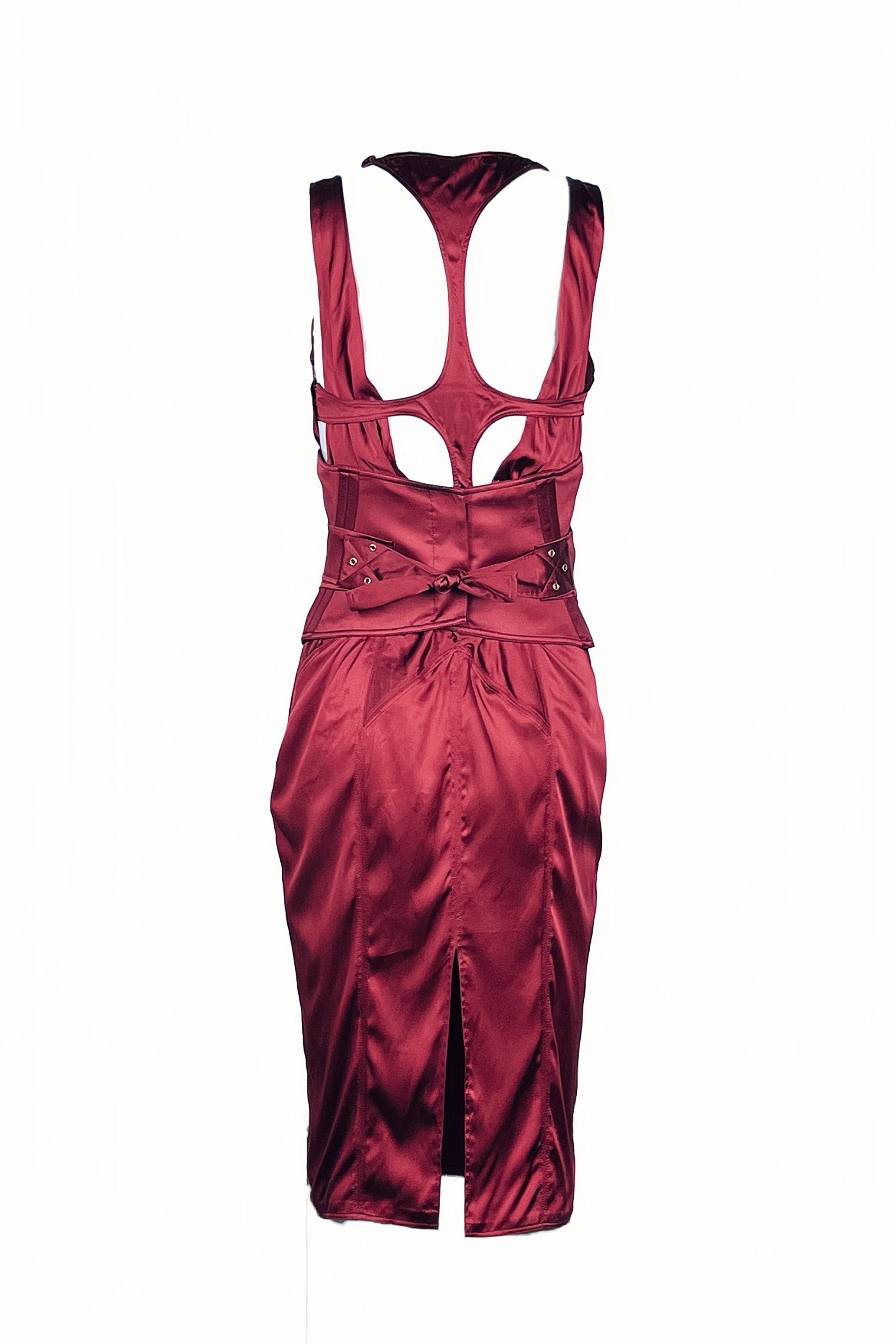GUCCI By Tom Ford F/w 2003 Robe en satin rouge foncé avec corset NICOLE KIDMAN Excellent état - En vente à 上海市, Xuhui district