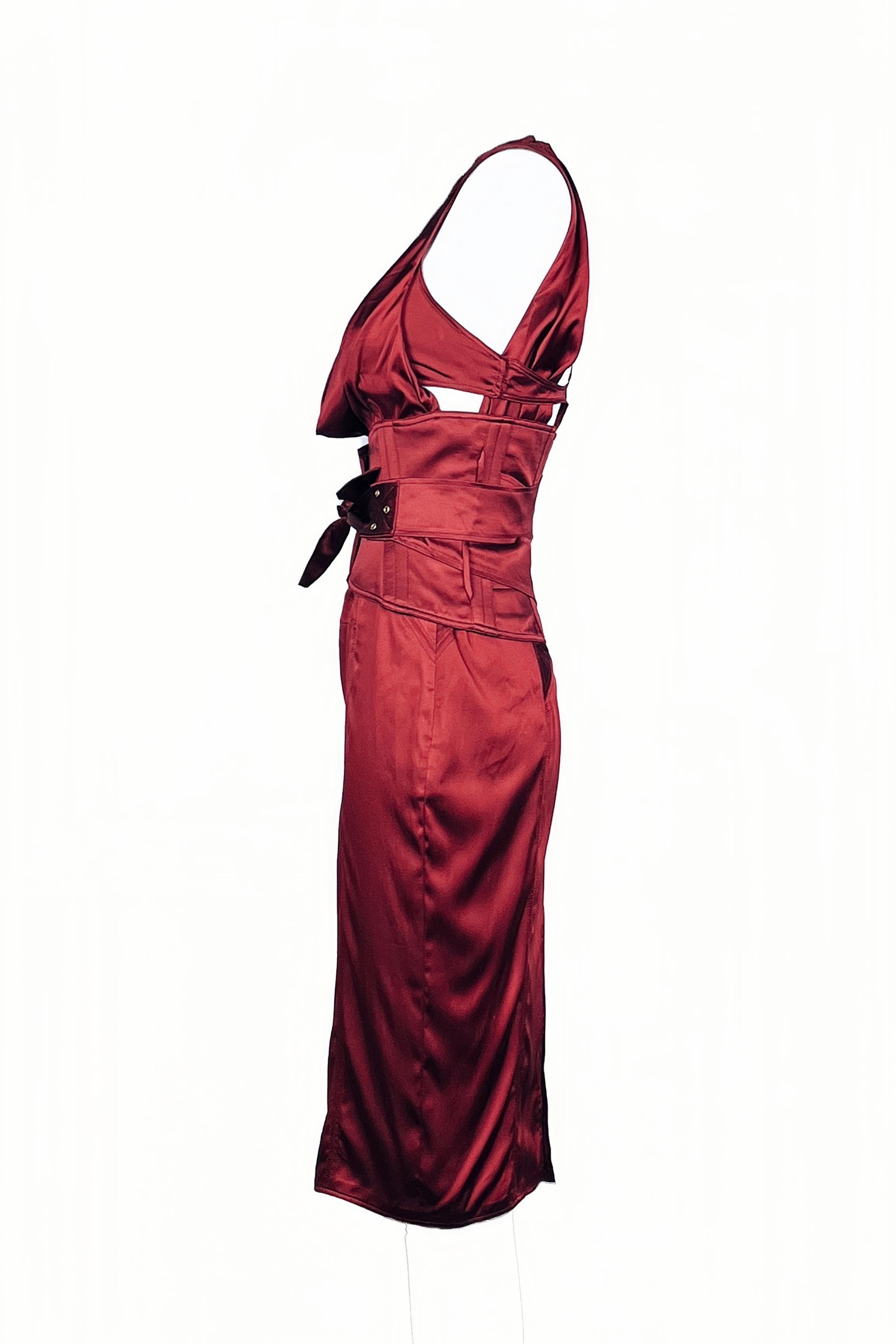 GUCCI By Tom Ford F/w 2003 Robe en satin rouge foncé avec corset NICOLE KIDMAN en vente 1