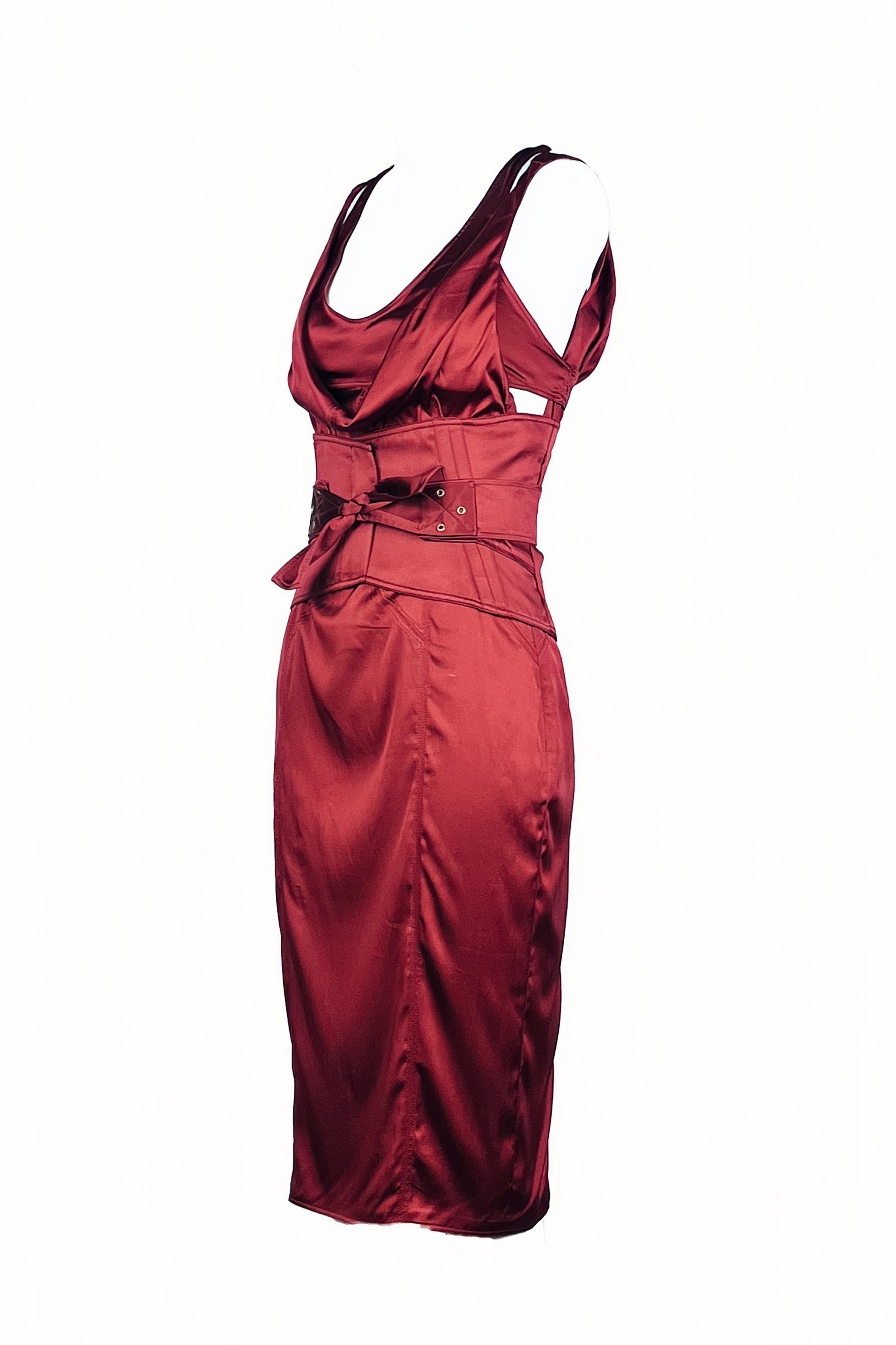 GUCCI By Tom Ford F/w 2003 Robe en satin rouge foncé avec corset NICOLE KIDMAN en vente 2