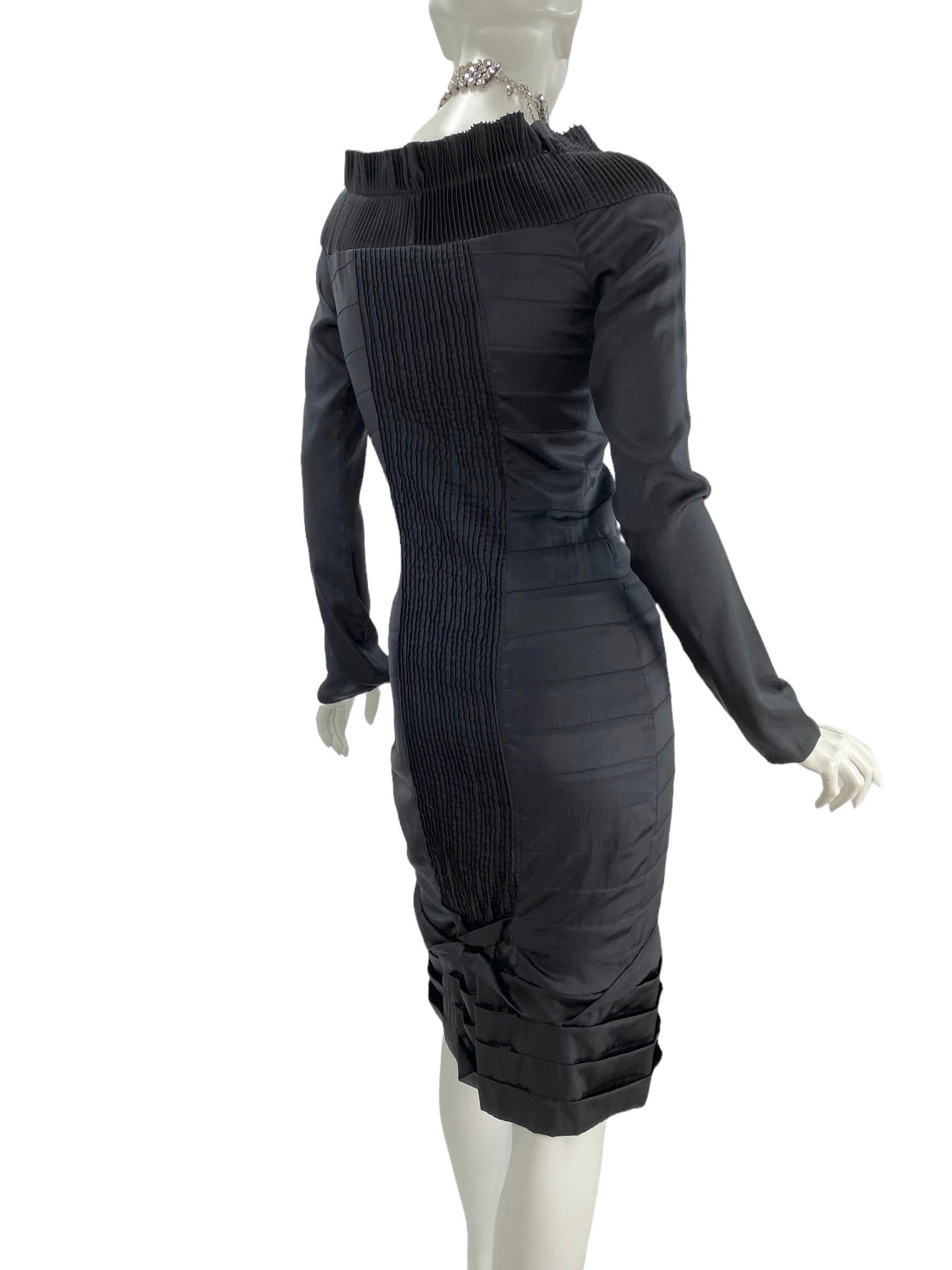 Gucci by Tom Ford F/W 2004 AD Runway Silk Black Plisse Cocktail Belted Dress 40 In Excellent Condition For Sale In Montgomery, TX