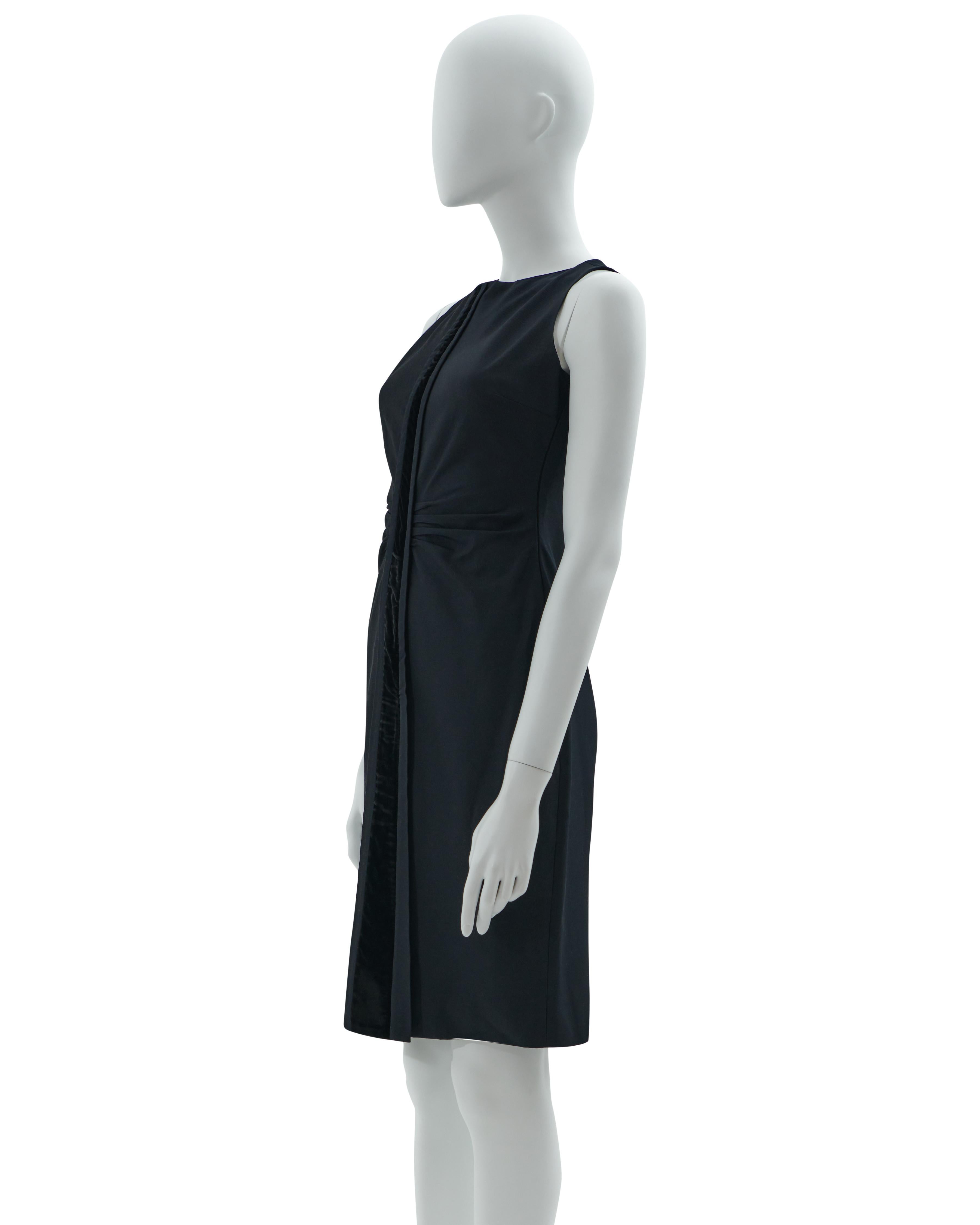 - Designed by Tom Ford 
- Sold by SKof.Archive
- Fall-Winter 2004/05
- Black sheath dress 
- Bateau neckline 
- Sleveless 
- Front box pleat detail at waist 
- Center front and back velvet panel and two front and back vents
- Side seam zipper with