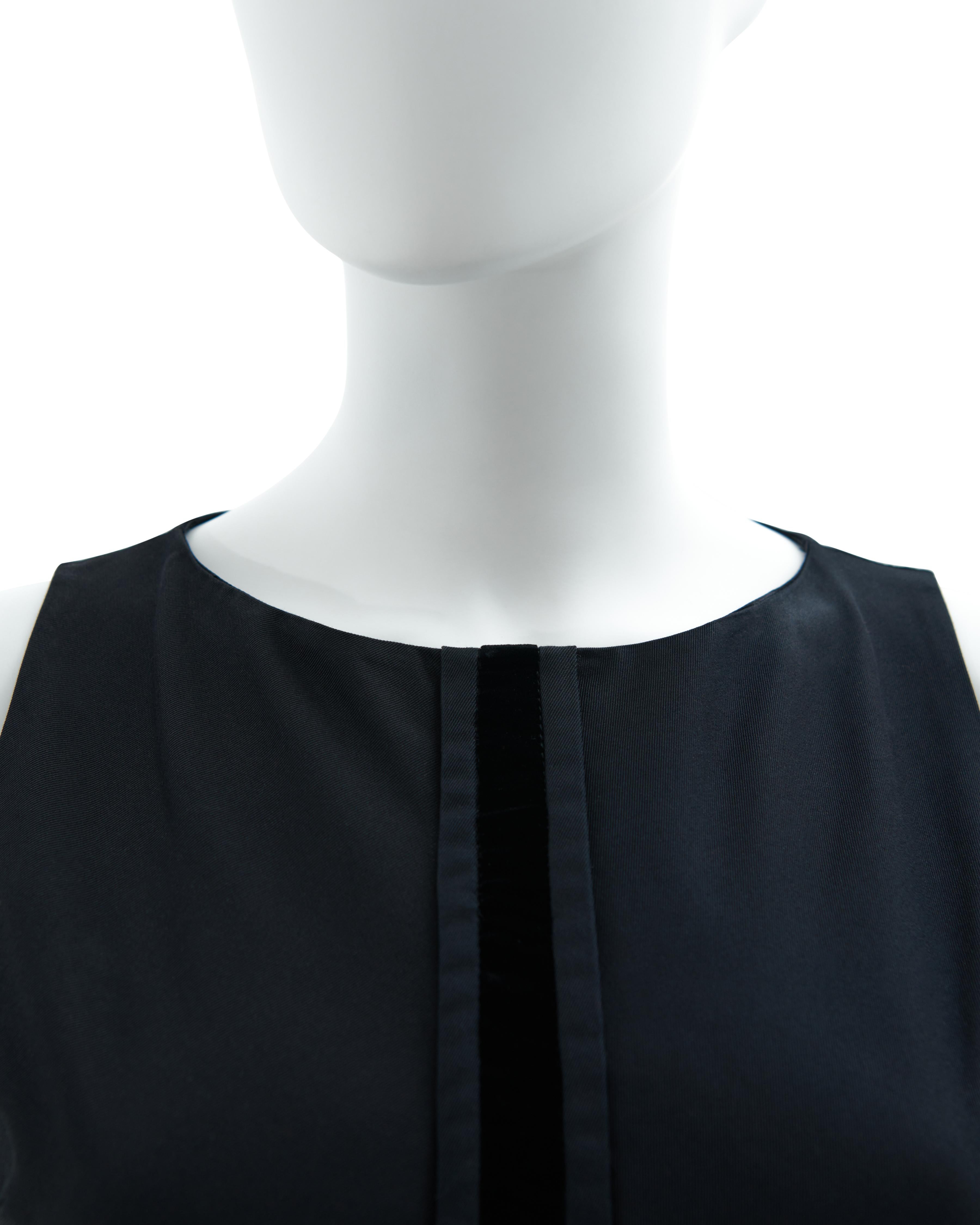 Gucci by Tom Ford F/W 2004 Black sleveless velvet detail sheath dress For Sale 2