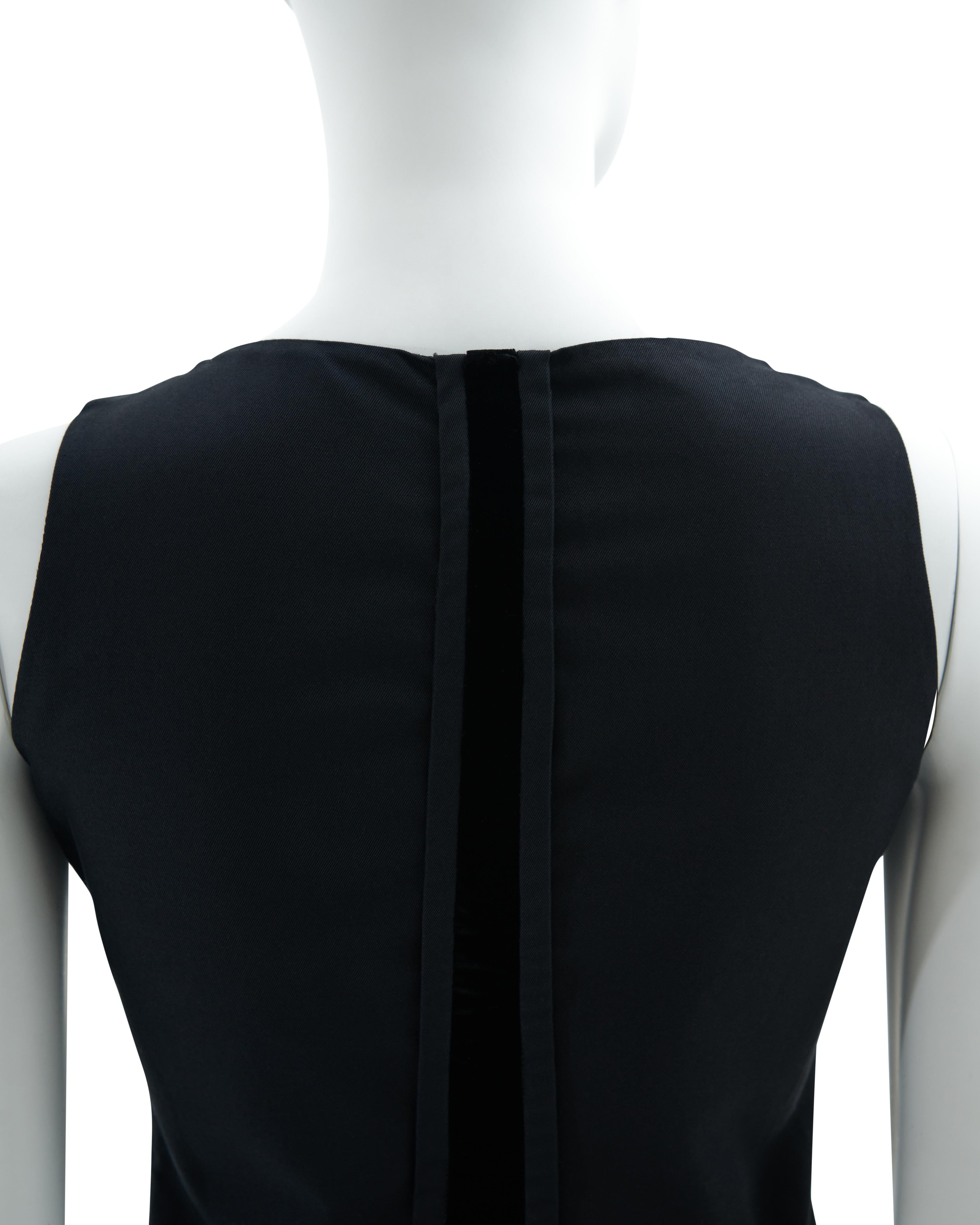 Gucci by Tom Ford F/W 2004 Black sleveless velvet detail sheath dress For Sale 5