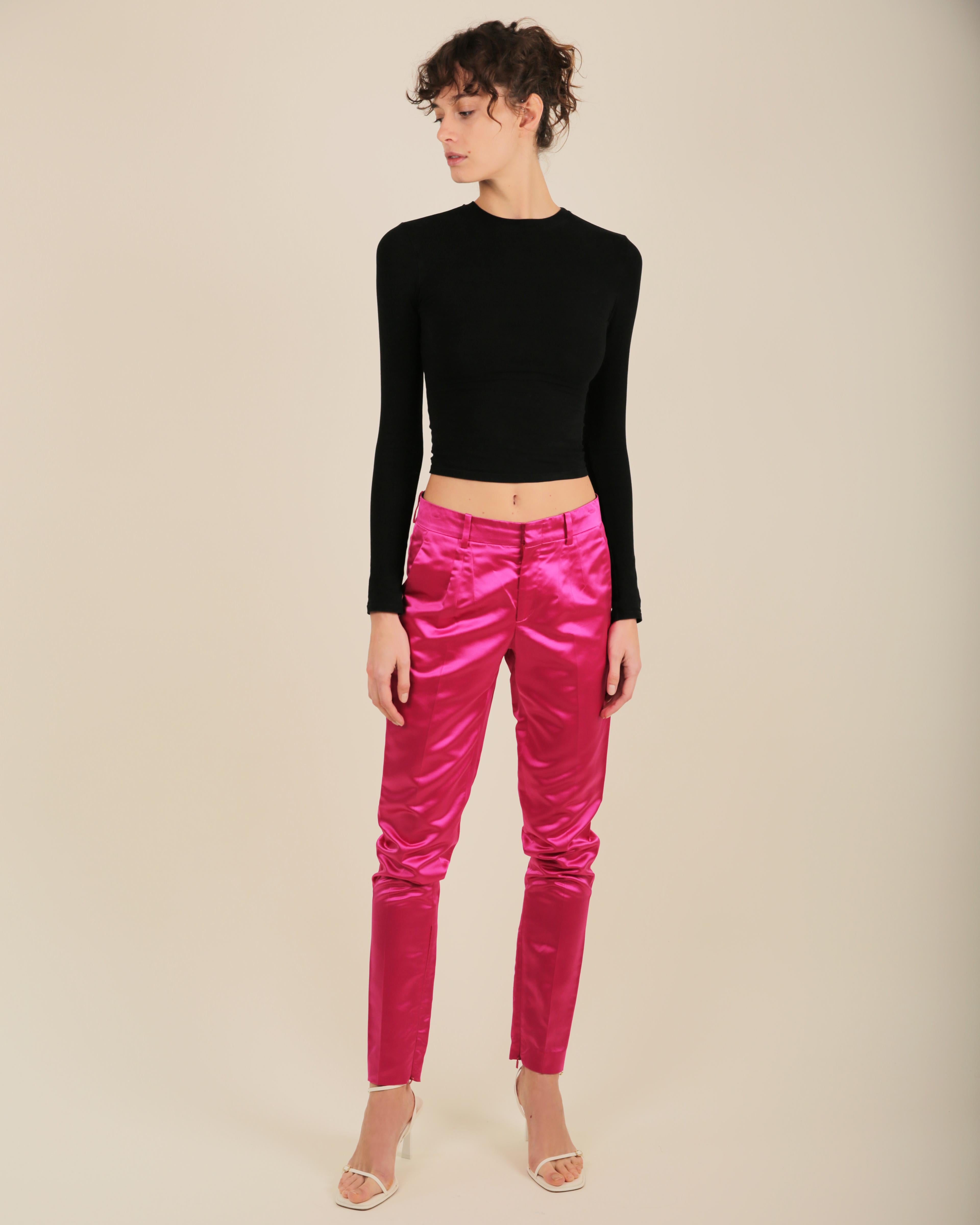 Gucci by Tom Ford Fall 2001 hot pink silk low waist tapered dress pants IT 38 In Fair Condition For Sale In Paris, FR