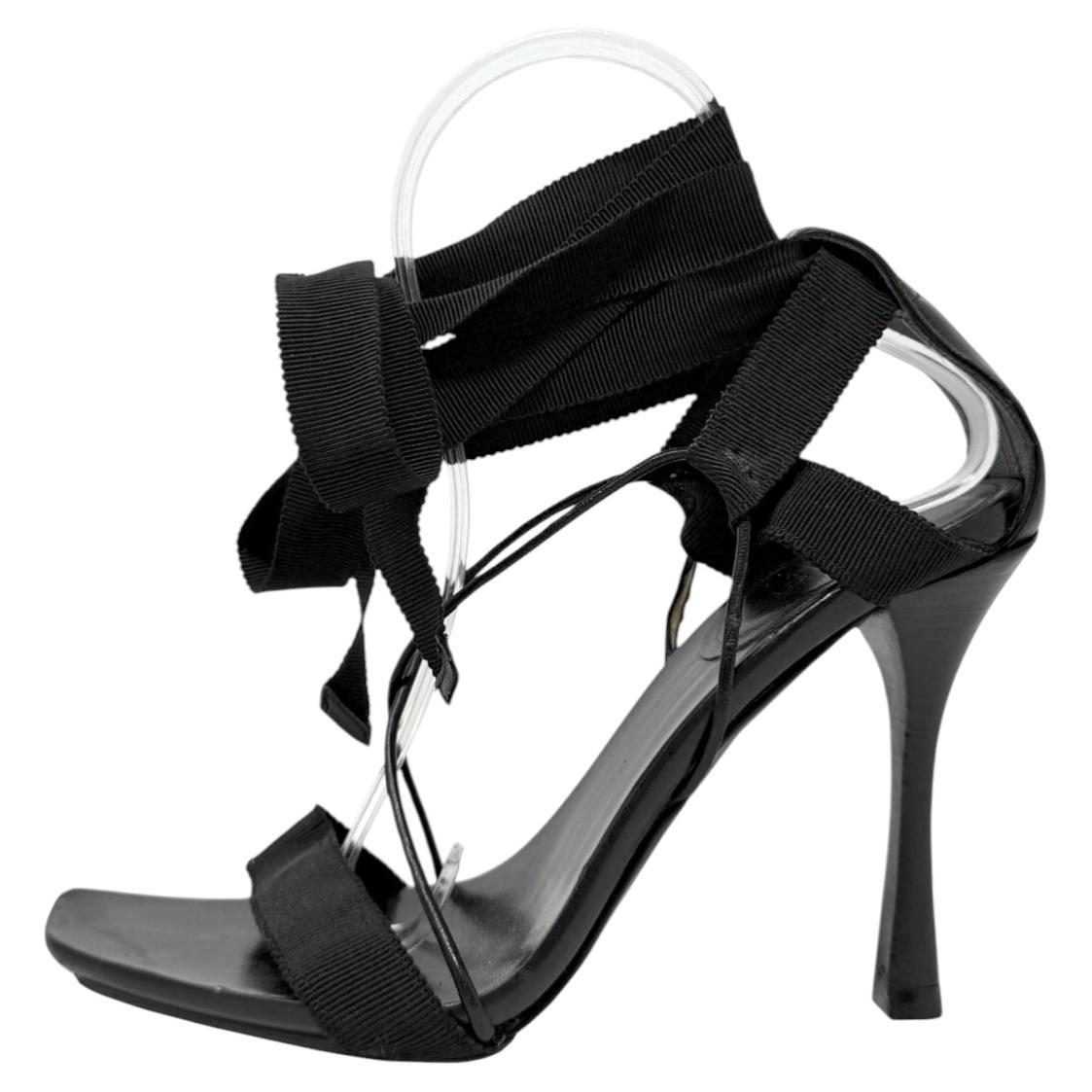 Gucci by Tom Ford Fall 2002 Runway Black Grosgrain Tie Sandals (Sandales à nouettes en gros grain)
