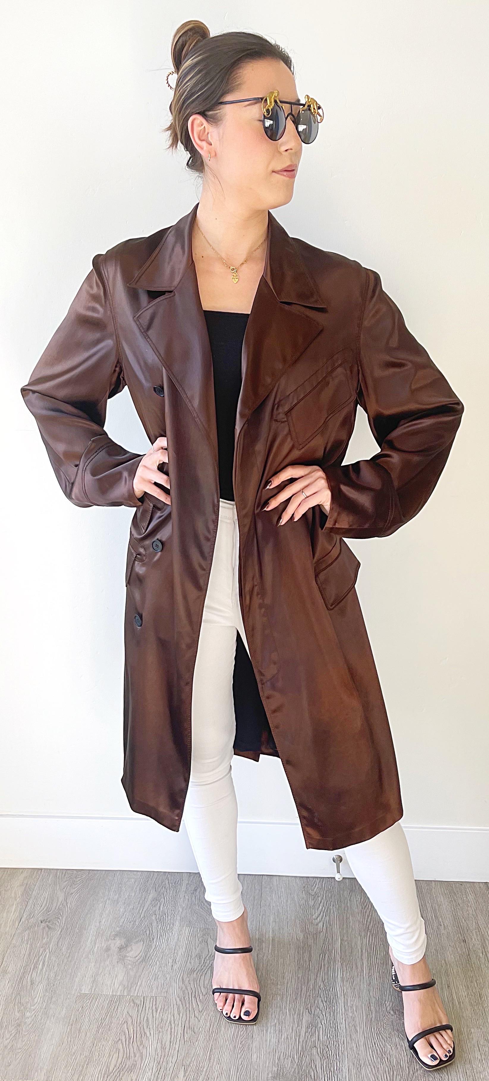 GUCCI by TOM FORD Fall 2002 Runway Chocolate Brown Size 40 Silky Trench Jacket For Sale 11