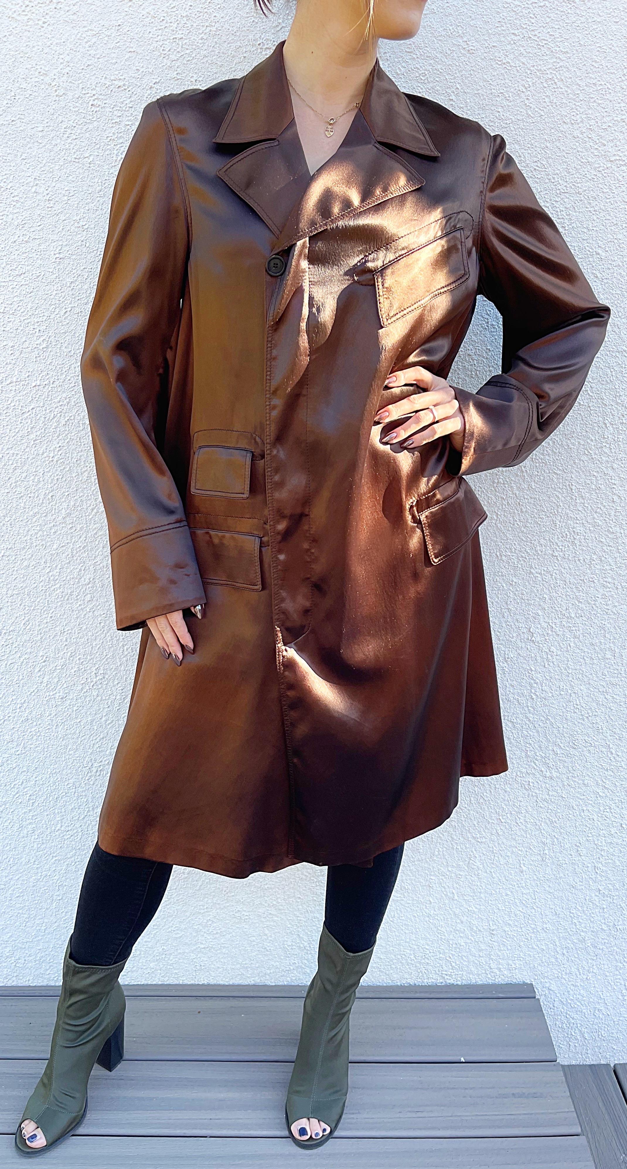 GUCCI by TOM FORD Fall 2002 Runway Chocolate Brown Size 40 Silky Trench Jacket For Sale 13