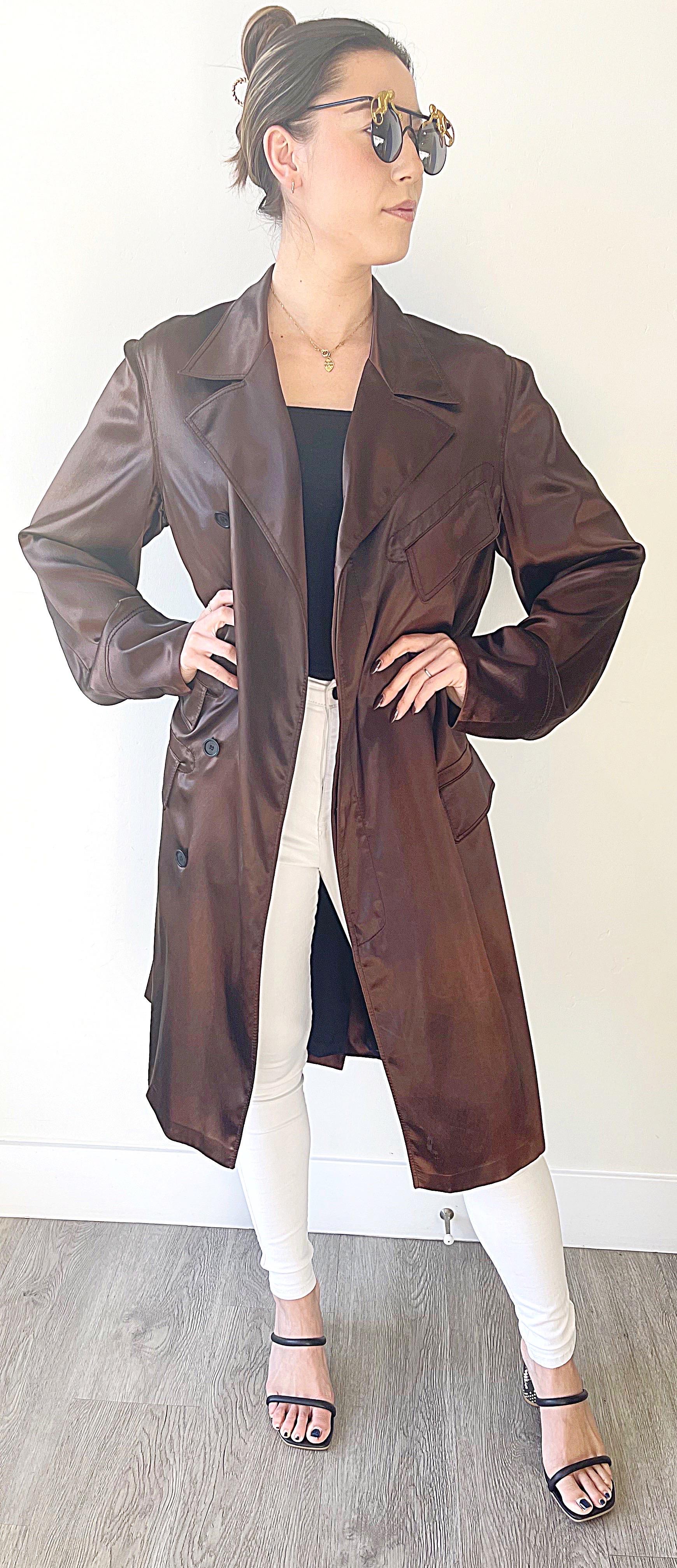 Women's GUCCI by TOM FORD Fall 2002 Runway Chocolate Brown Size 40 Silky Trench Jacket For Sale