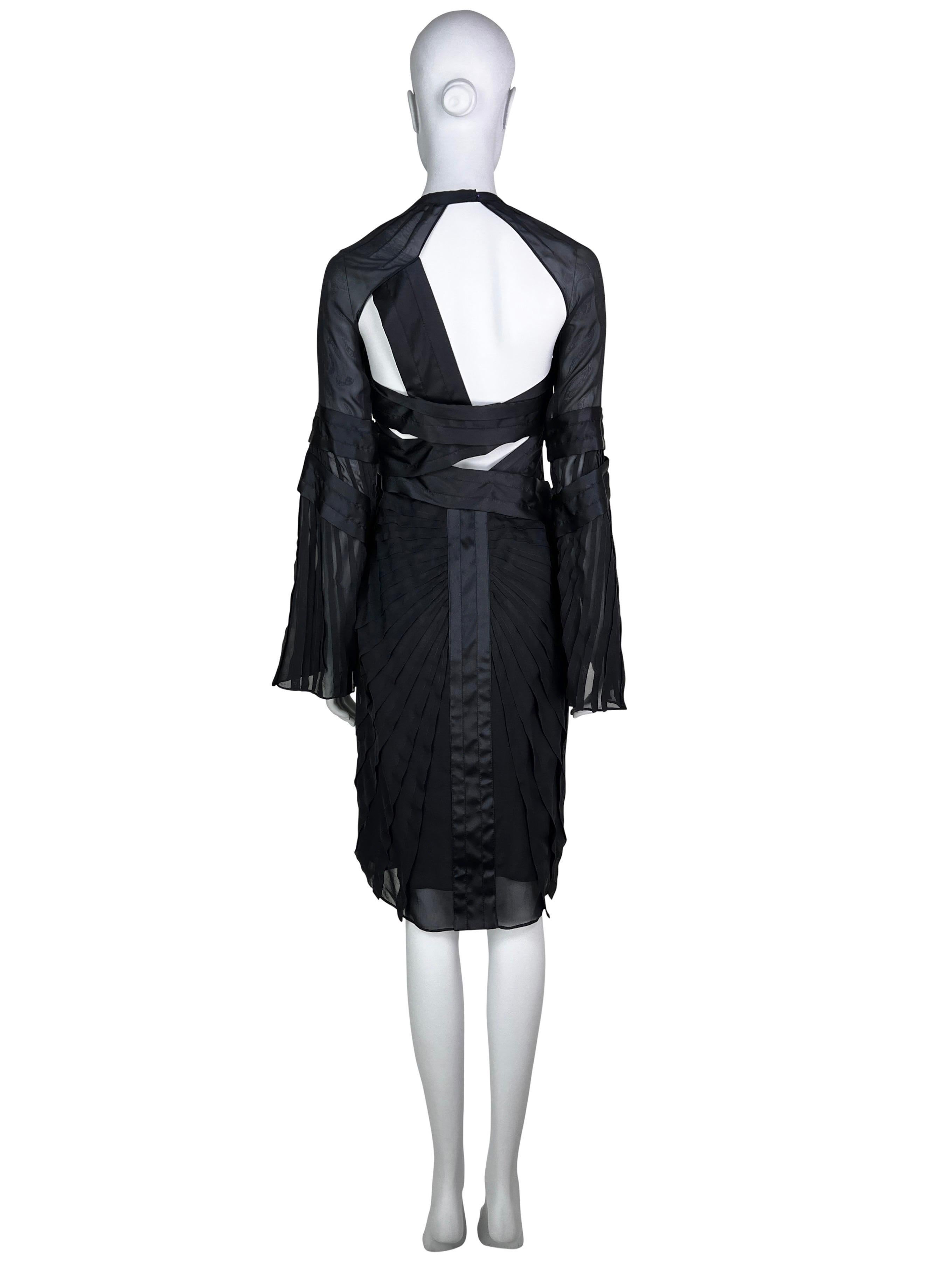 Gucci by Tom Ford Herbst 2004 plissiertes Bondage-Seidenkleid Damen im Angebot