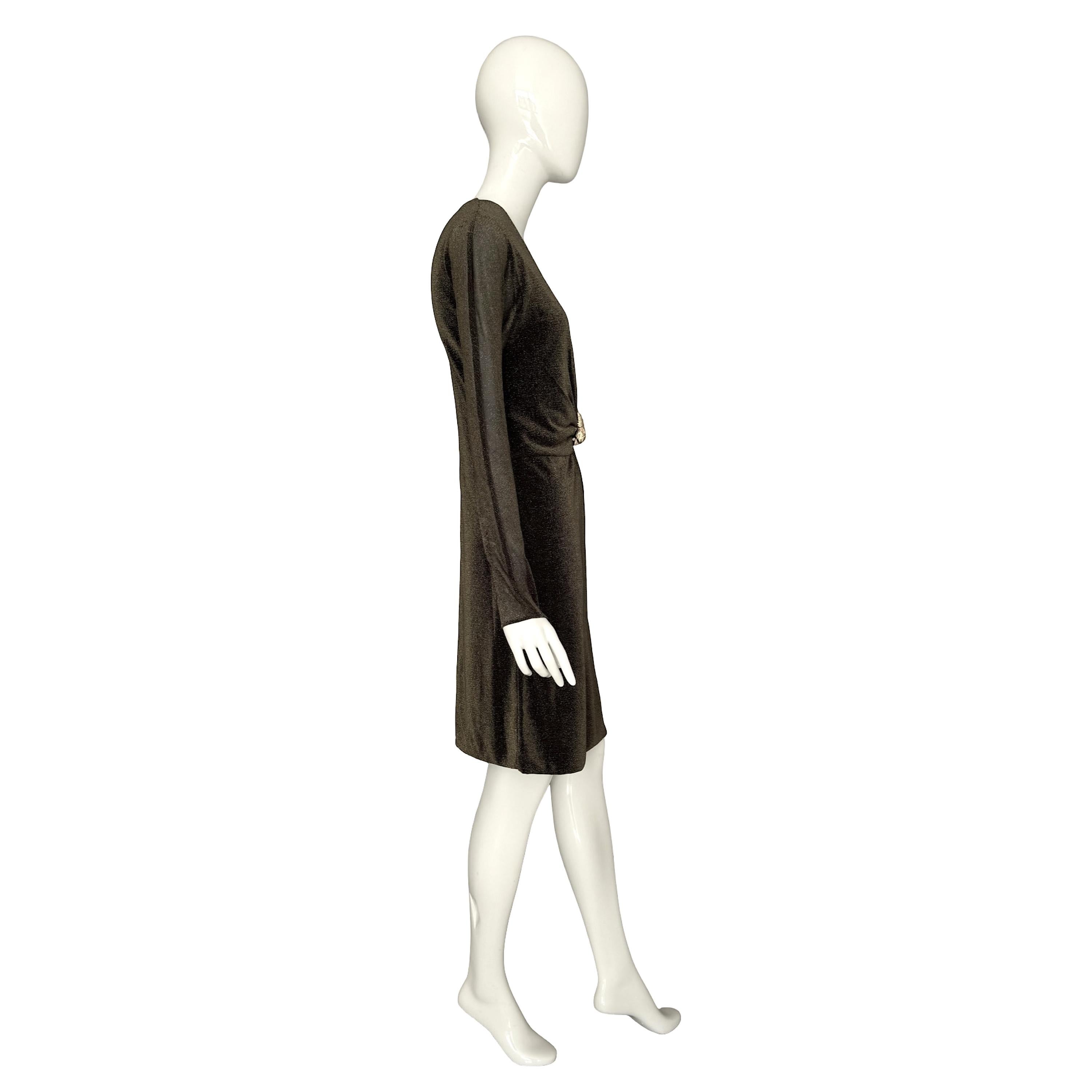 Gucci by Tom Ford Herbst Winter 2000 Löwenbrosche Tiefes Dekolleté Metallic-Kleid im Angebot 2