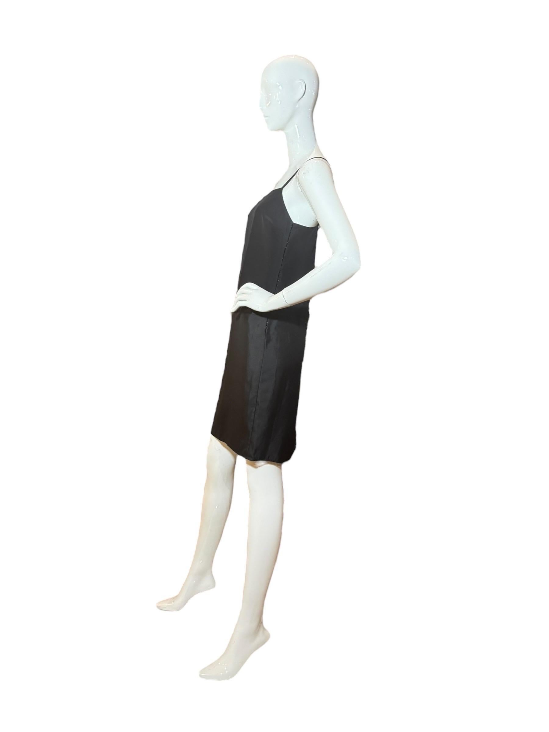Donna Gucci by Tom Ford per l'autunno-inverno 2002: mini-abito in seta nera con cambio di abito in vendita