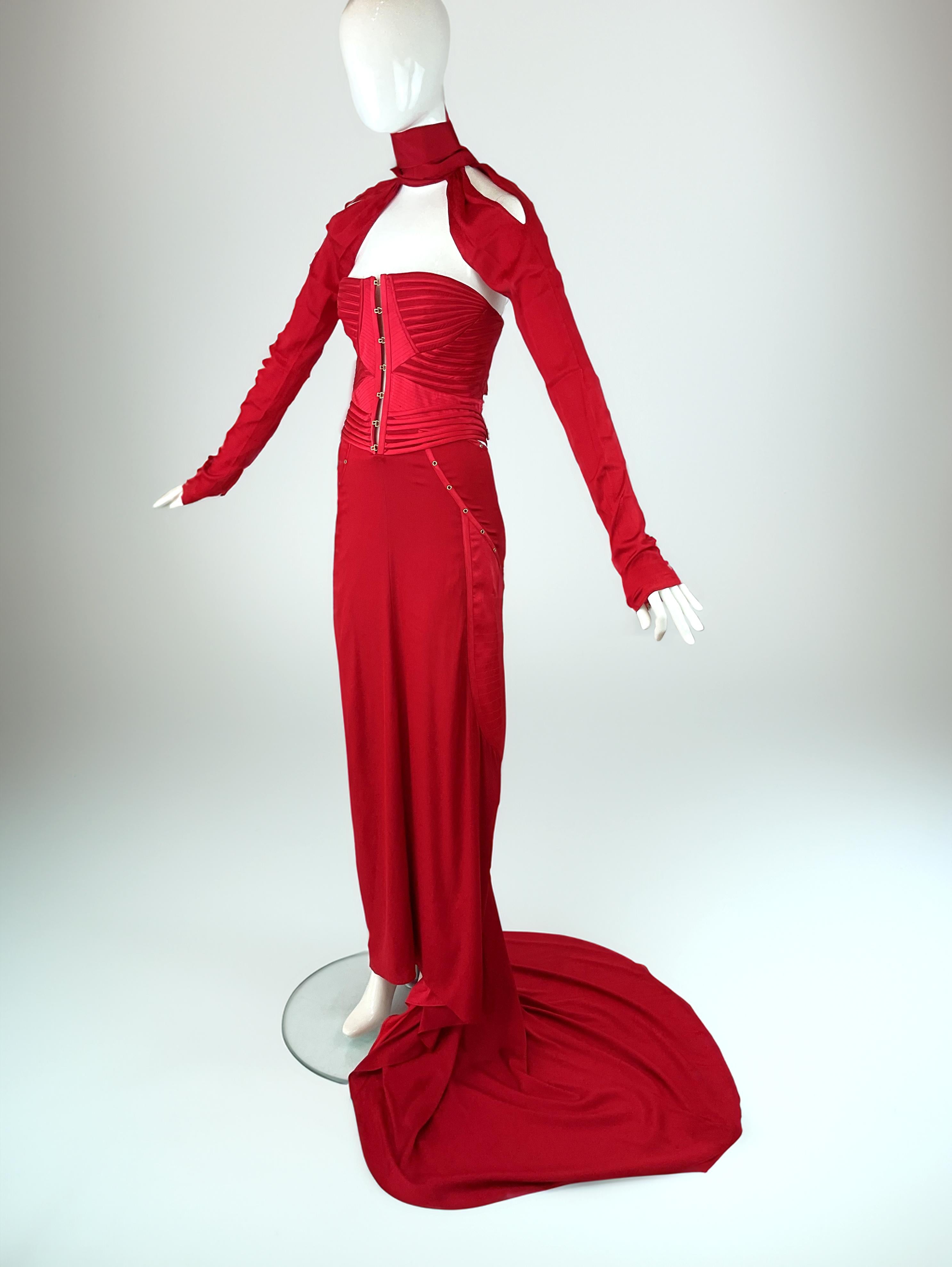 Gucci by Tom Ford – Fall/Winter 2003 Red Runway Corset Finale Dress Gown In condizioni buone in vendita a Baar, CH
