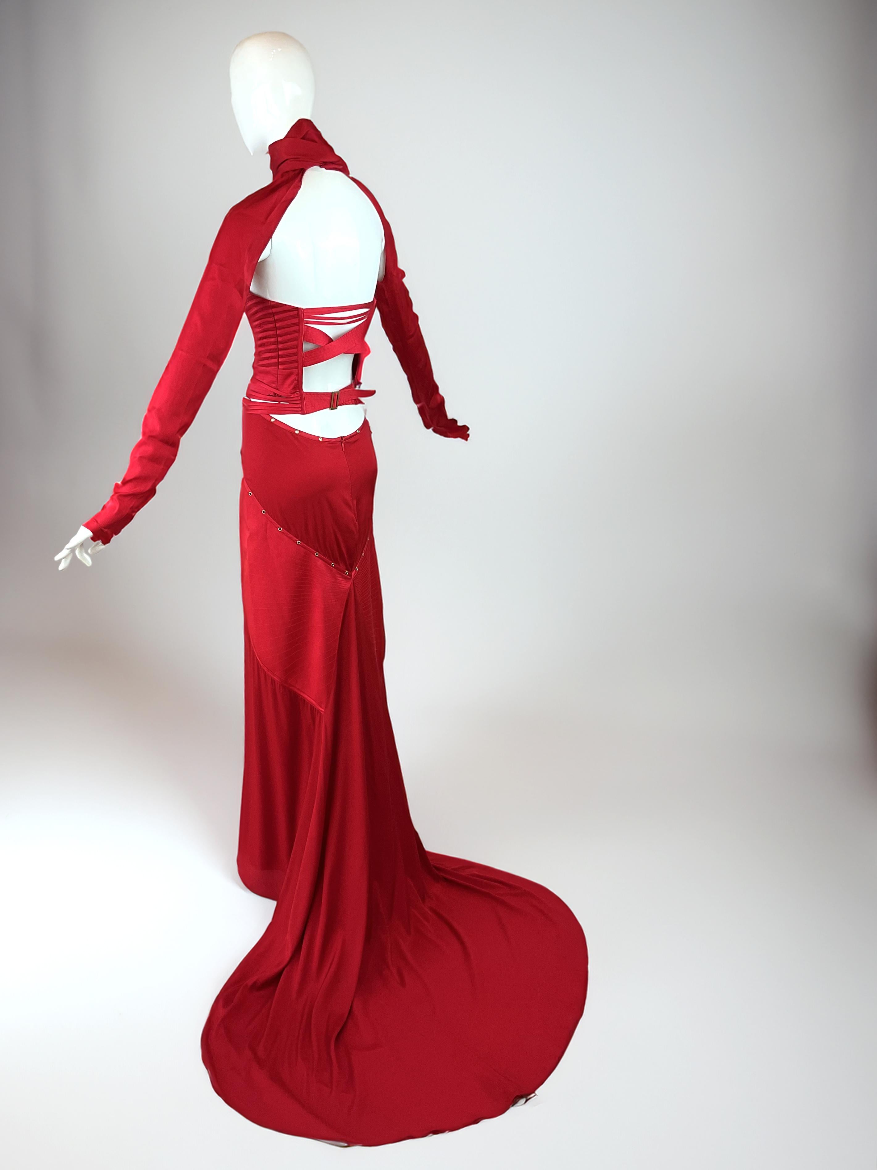 Gucci by Tom Ford – Fall/Winter 2003 Red Runway Corset Finale Dress Gown in vendita 1