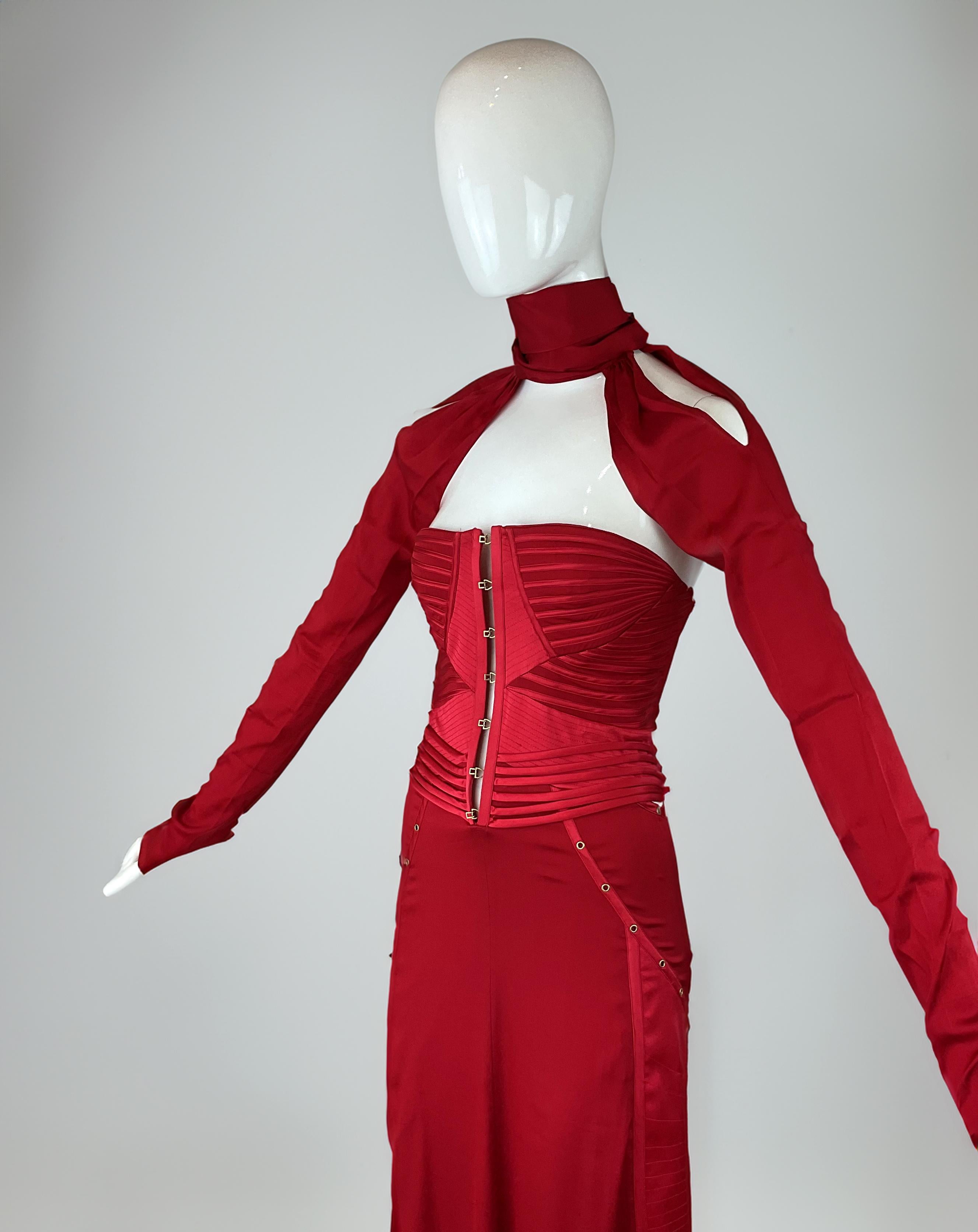Gucci by Tom Ford – Fall/Winter 2003 Red Runway Corset Finale Dress Gown in vendita 2