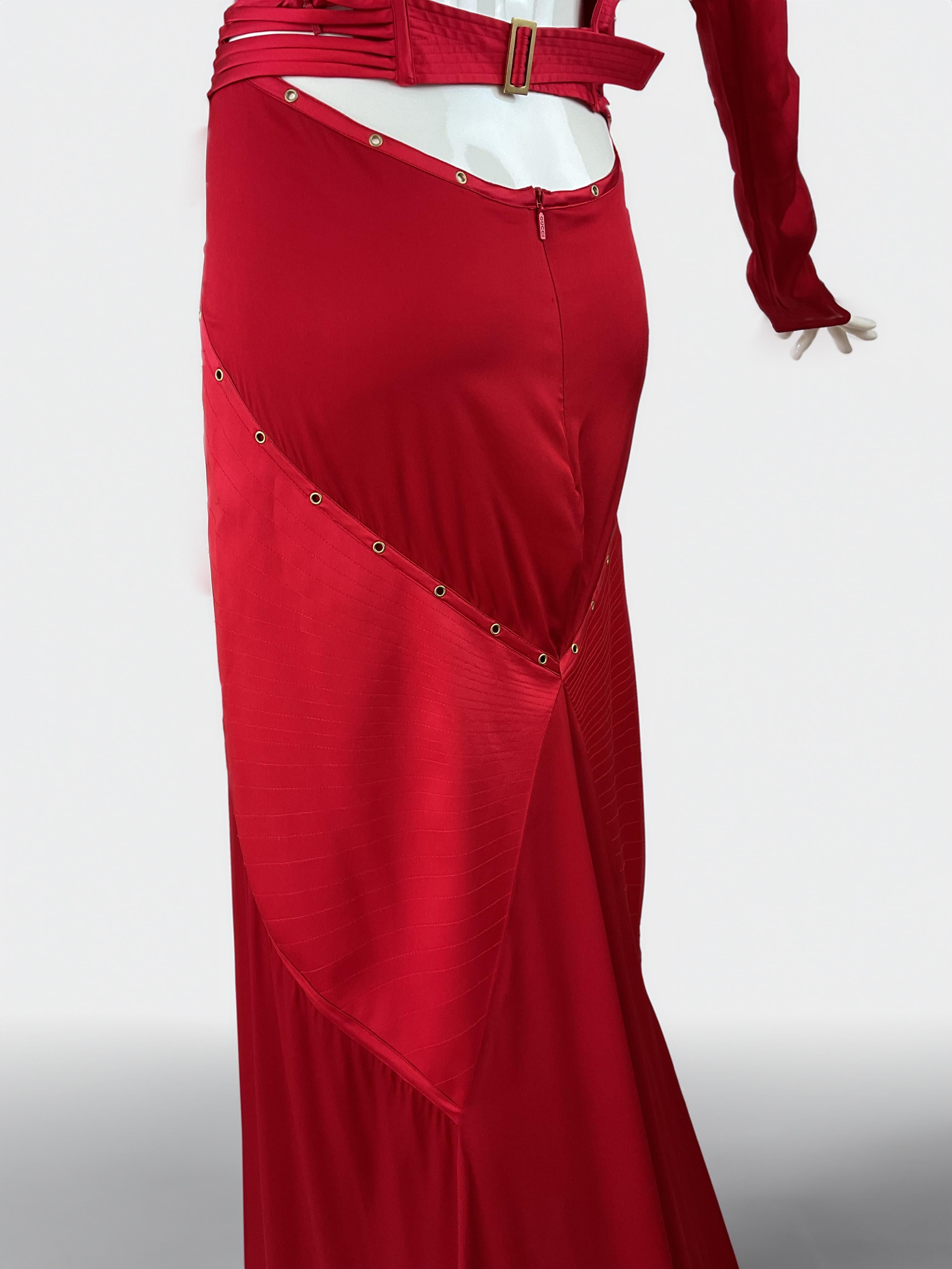 Gucci by Tom Ford – Fall/Winter 2003 Red Runway Corset Finale Dress Gown in vendita 3