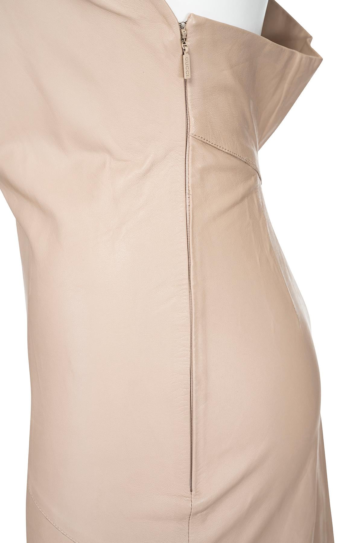 Women's or Men's GUCCI BY TOM FORD FW 99 Iconic halter neck leather minidress For Sale