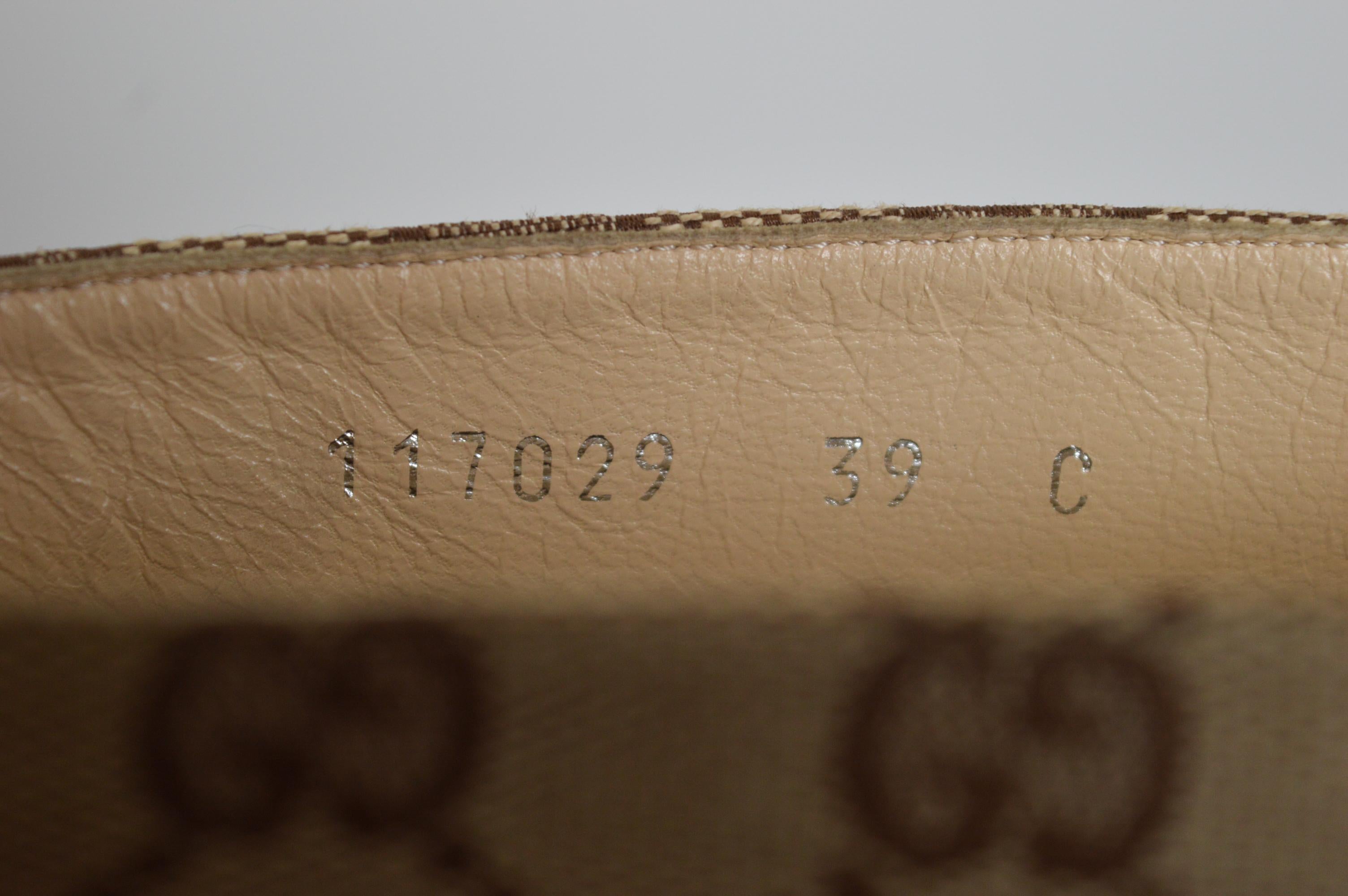 Gucci by Tom Ford GG Monogram Canvas Stivali a spillo a punta al ginocchio in vendita 11