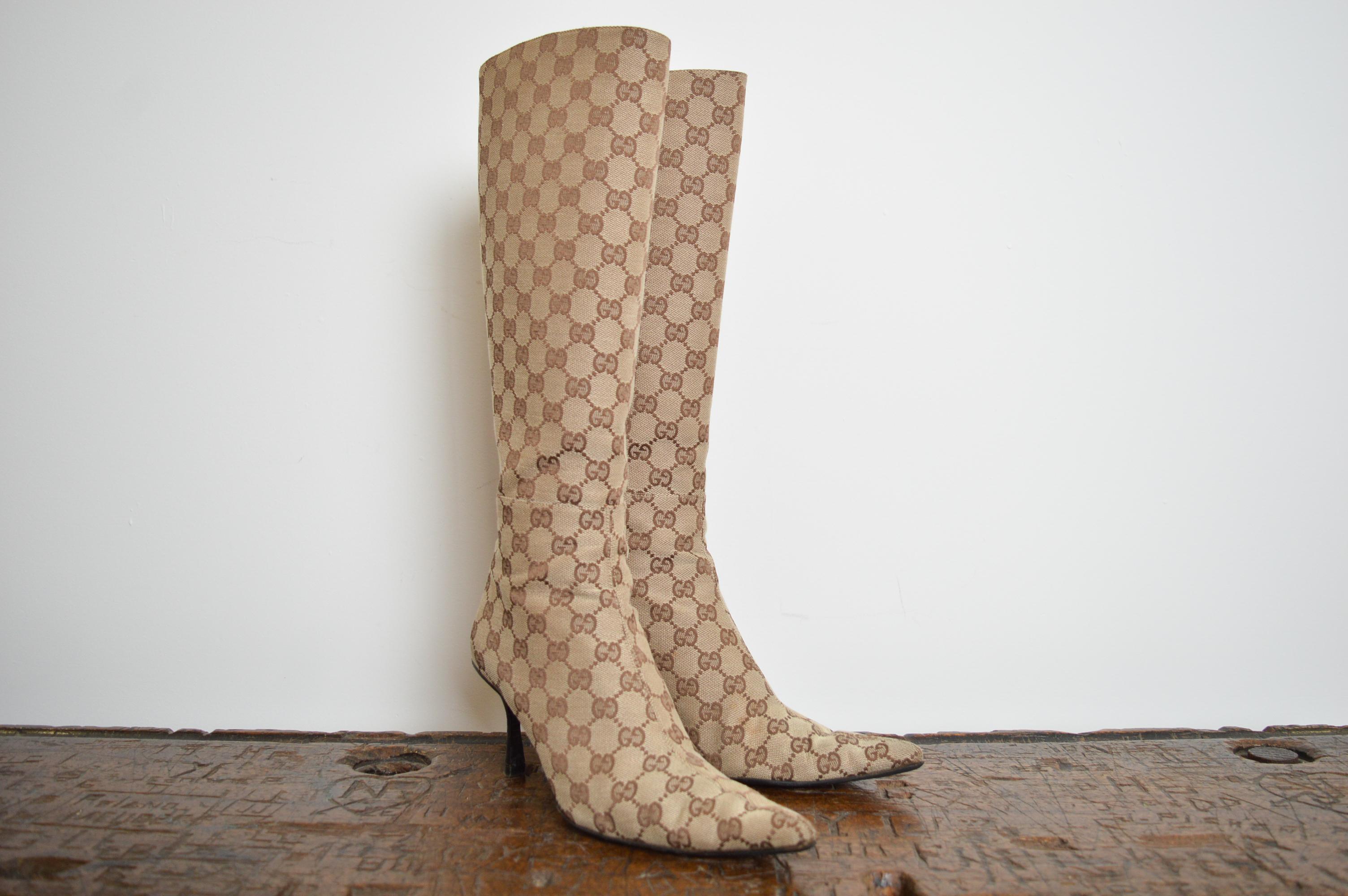 Donna Gucci by Tom Ford GG Monogram Canvas Stivali a spillo a punta al ginocchio in vendita