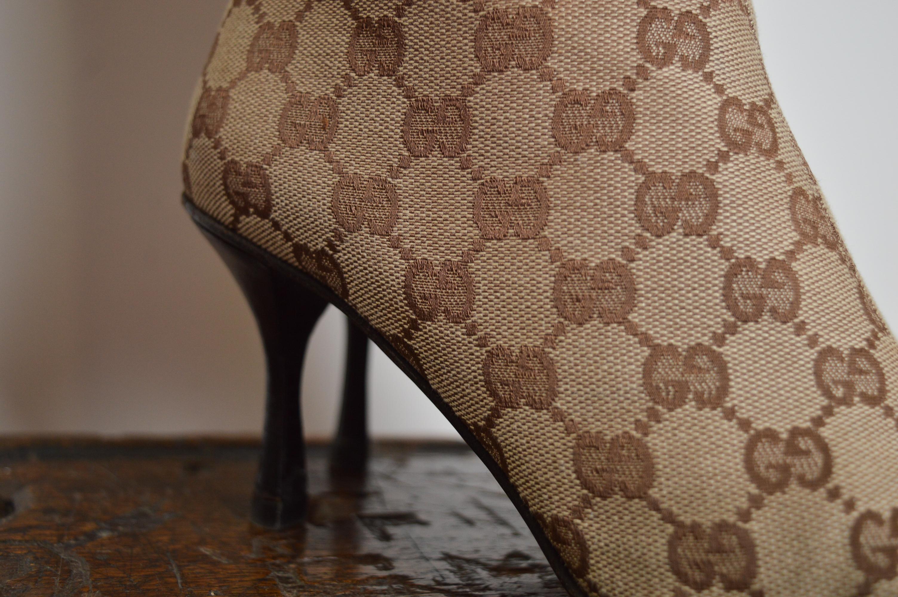 Gucci by Tom Ford GG Monogram Canvas Stivali a spillo a punta al ginocchio in vendita 1