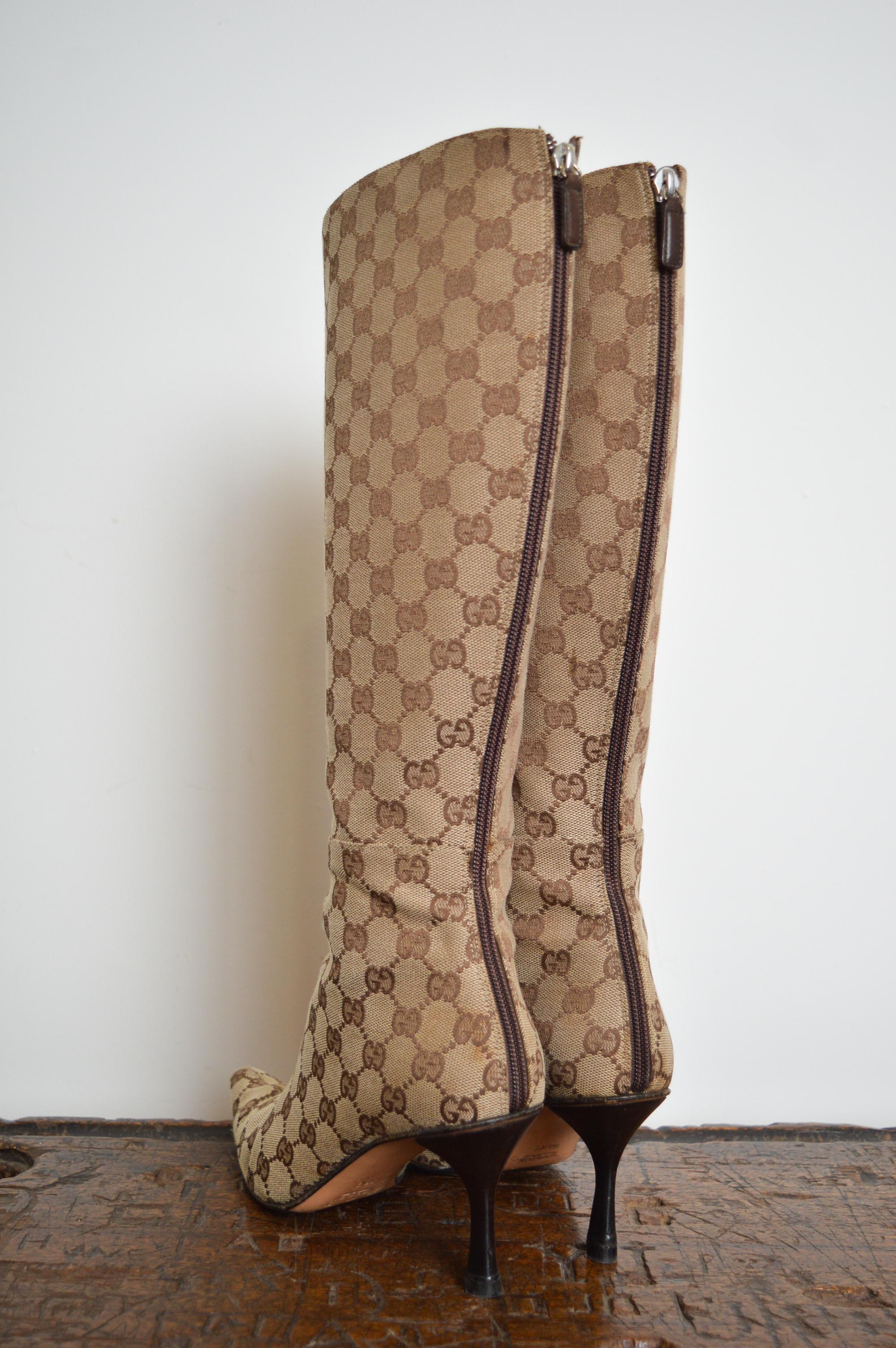 Gucci by Tom Ford GG Monogram Canvas Stivali a spillo a punta al ginocchio in vendita 4