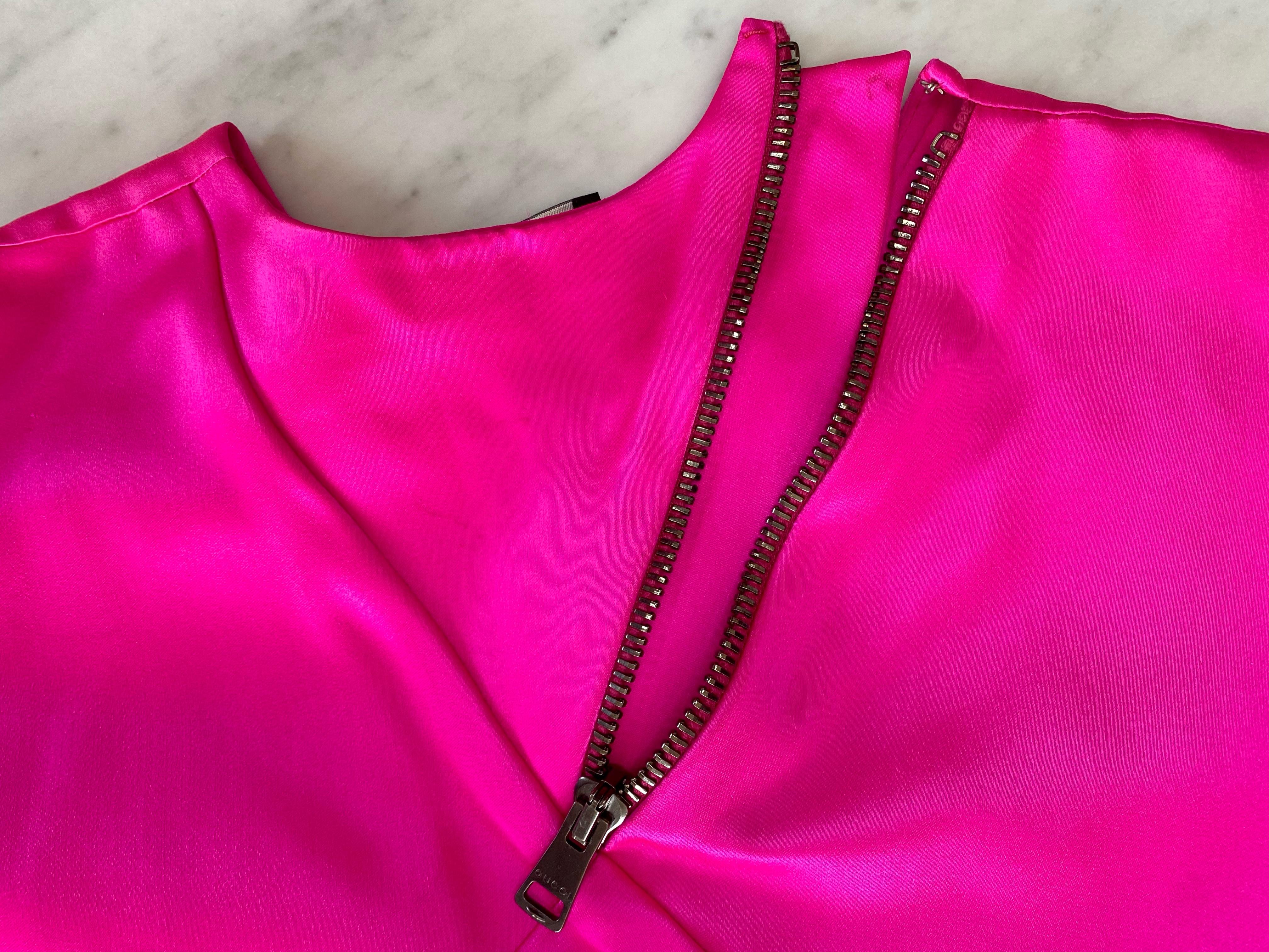 F/W 2001 Gucci by Tom Ford Hot Pink Silk Satin Zipper Mini Dress Runway For Sale 1