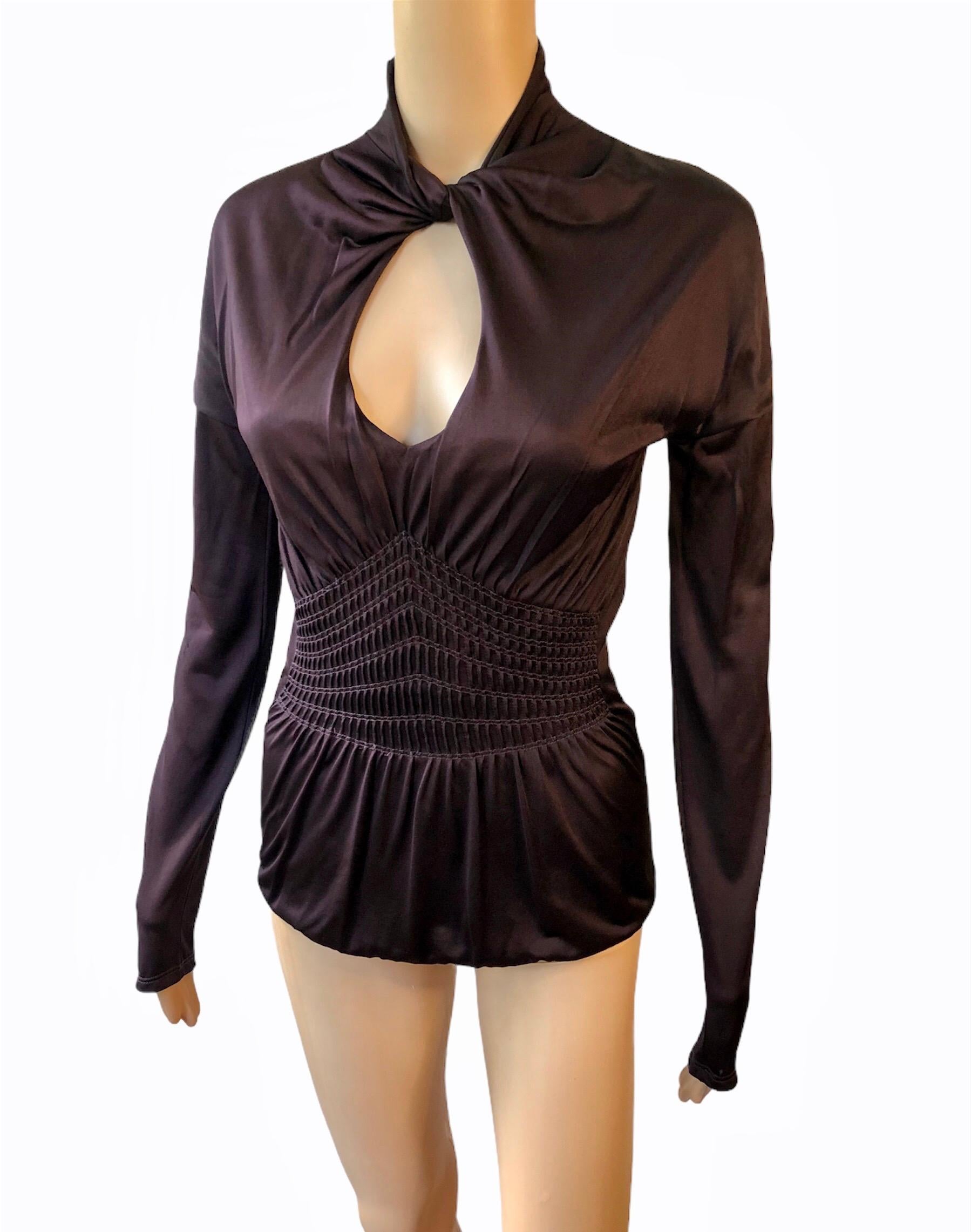 Gucci by Tom Ford Keyhole Cutout Blouse Top Size S

Gucci knit draped top featuring plunging neckline, draped accent at front and snap closures at back.
