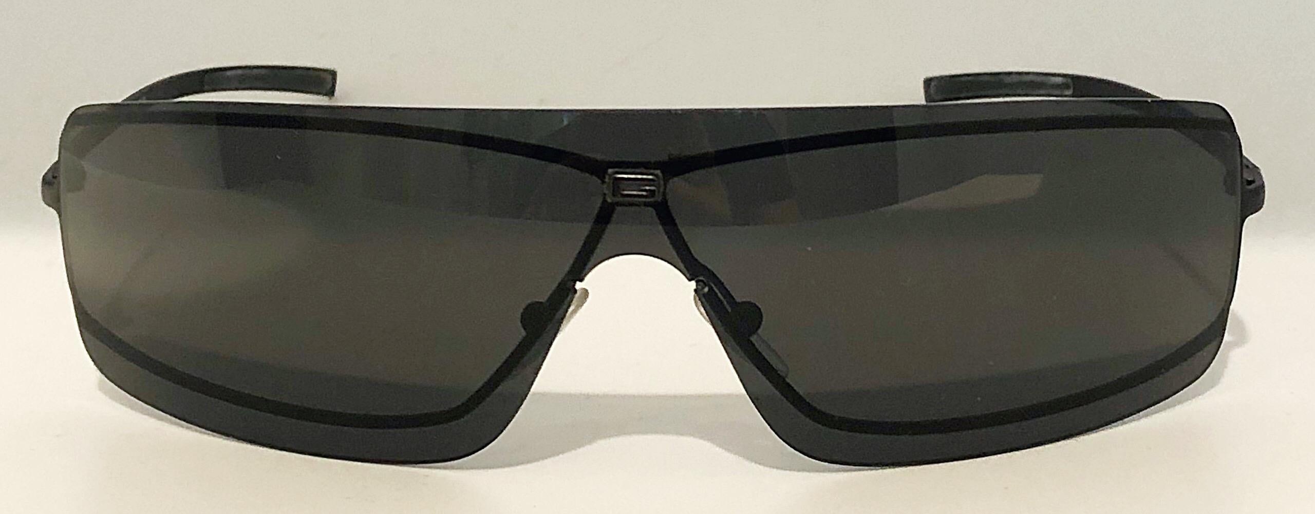 Gucci by Tom Ford Matrix Black Grey Rimless Unisex 1990s Vintage 90s Sunglasses For Sale 3