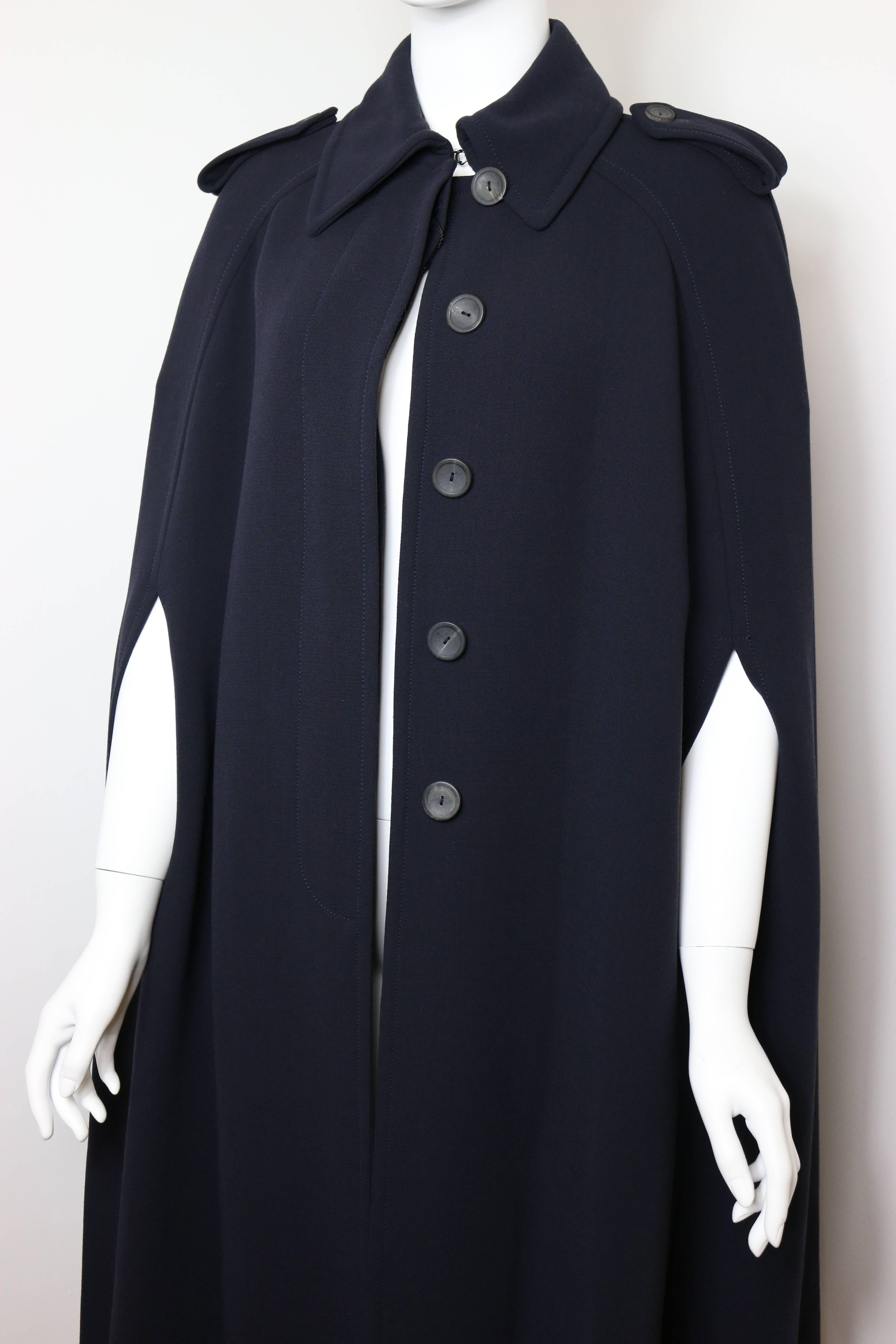 Gucci by Tom Ford Navy Wool Long Cape Coat In New Condition For Sale In Sheung Wan, HK