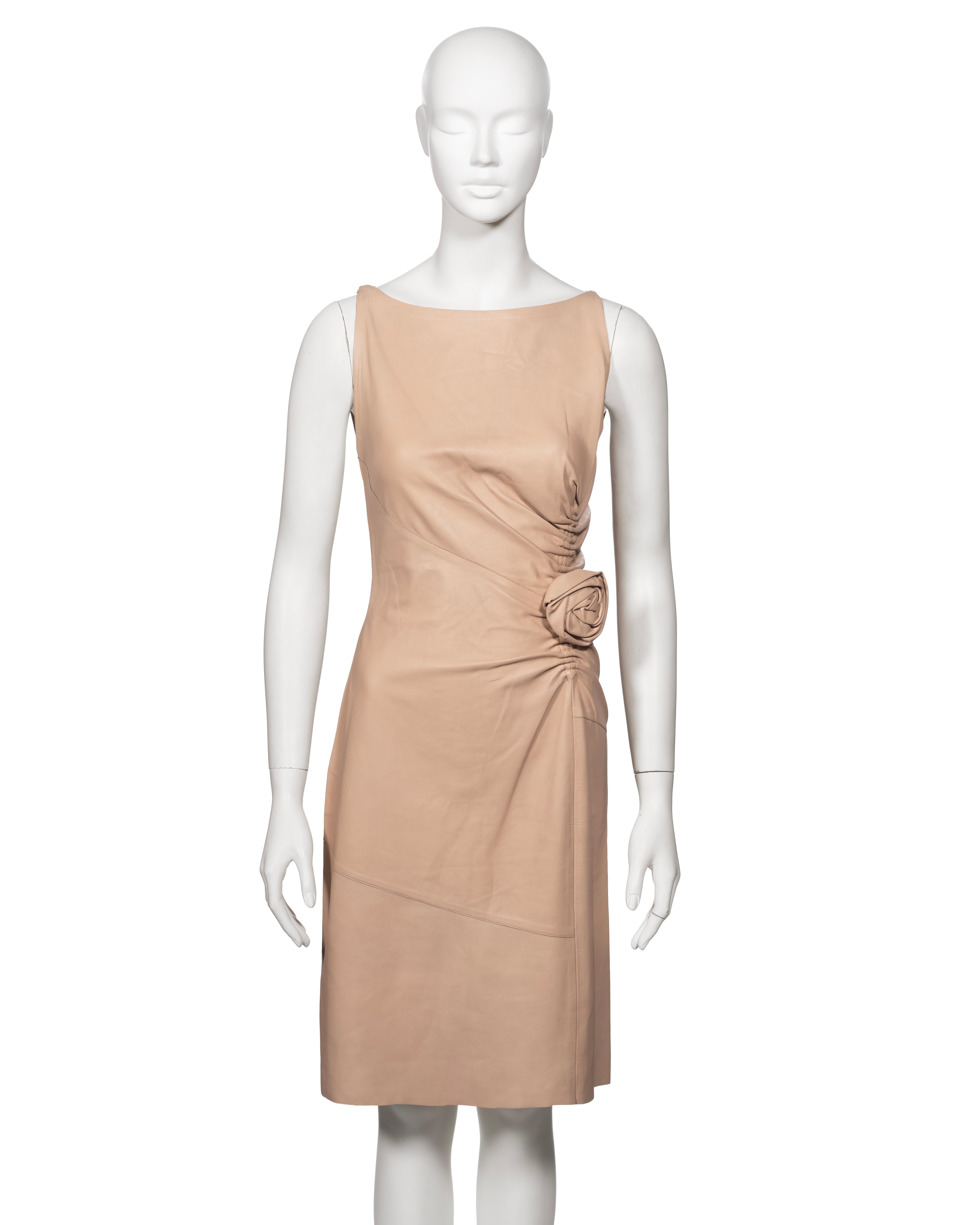 Gucci by Tom Ford Nude Leather Shift Dress with Rosette, fw 1999 In Good Condition For Sale In London, GB