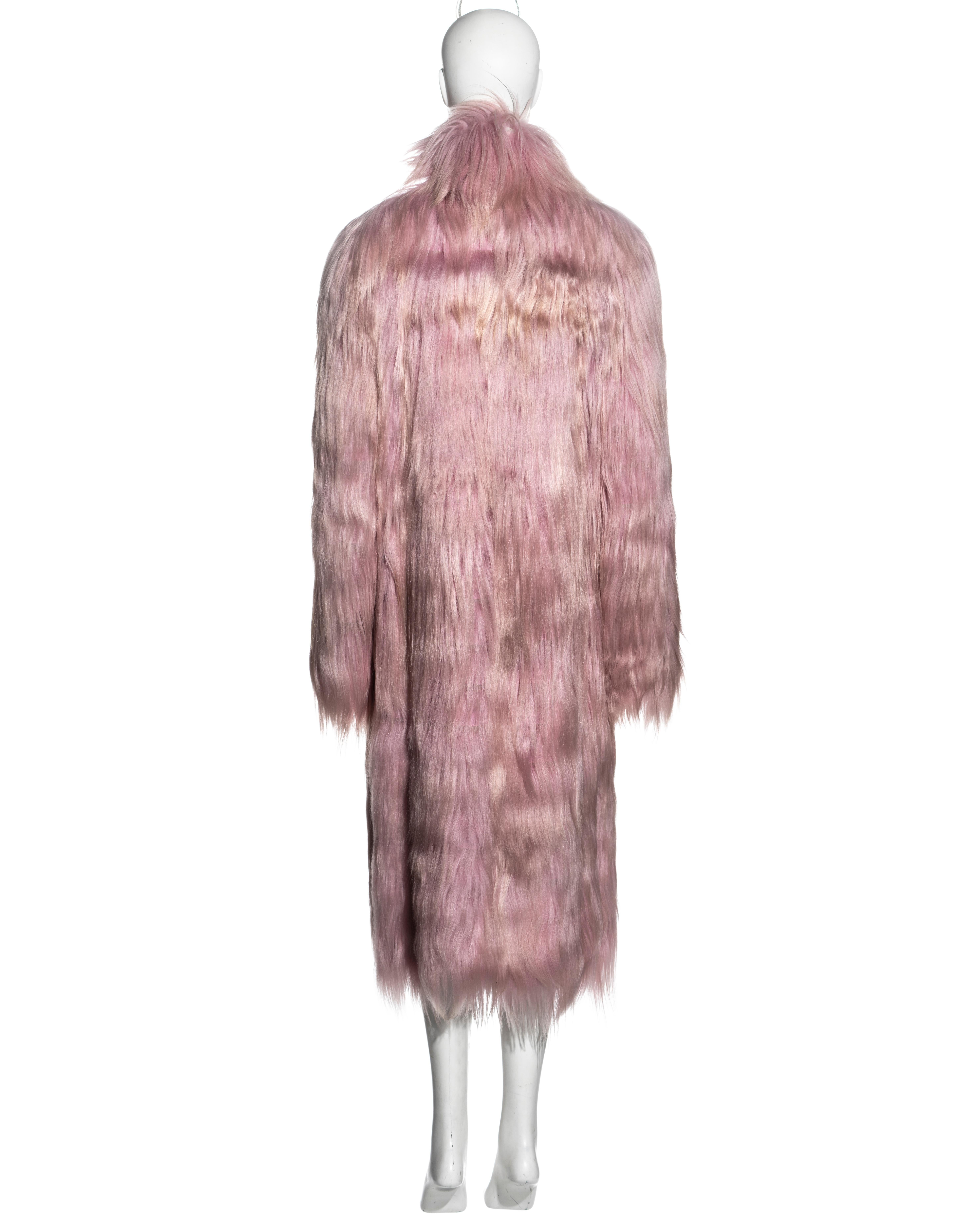 Manteau Gucci par Tom Ford surdimensionné en poil de chèvre rose, automne-hiver 2001 en vente 7