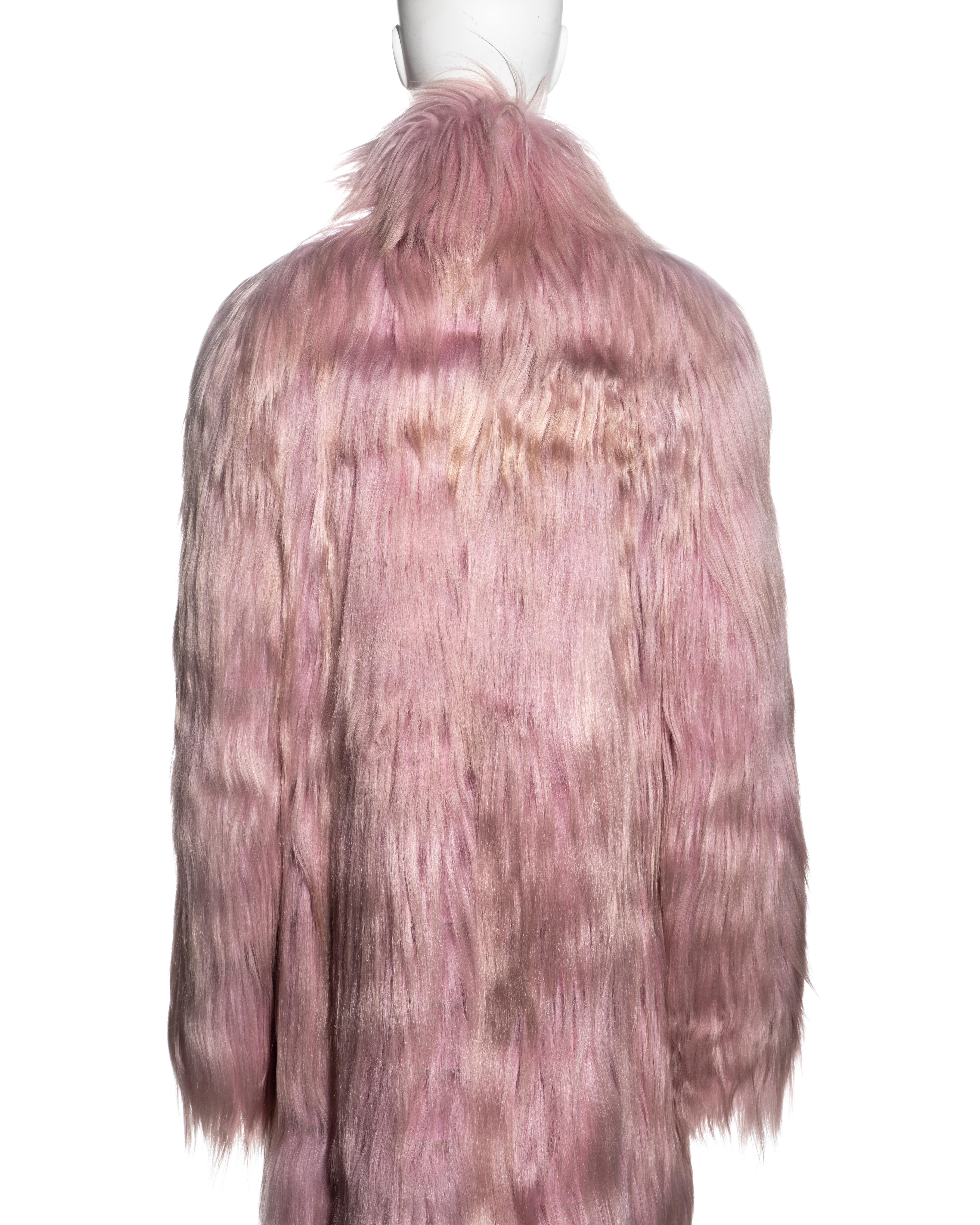 Manteau Gucci par Tom Ford surdimensionné en poil de chèvre rose, automne-hiver 2001 en vente 8
