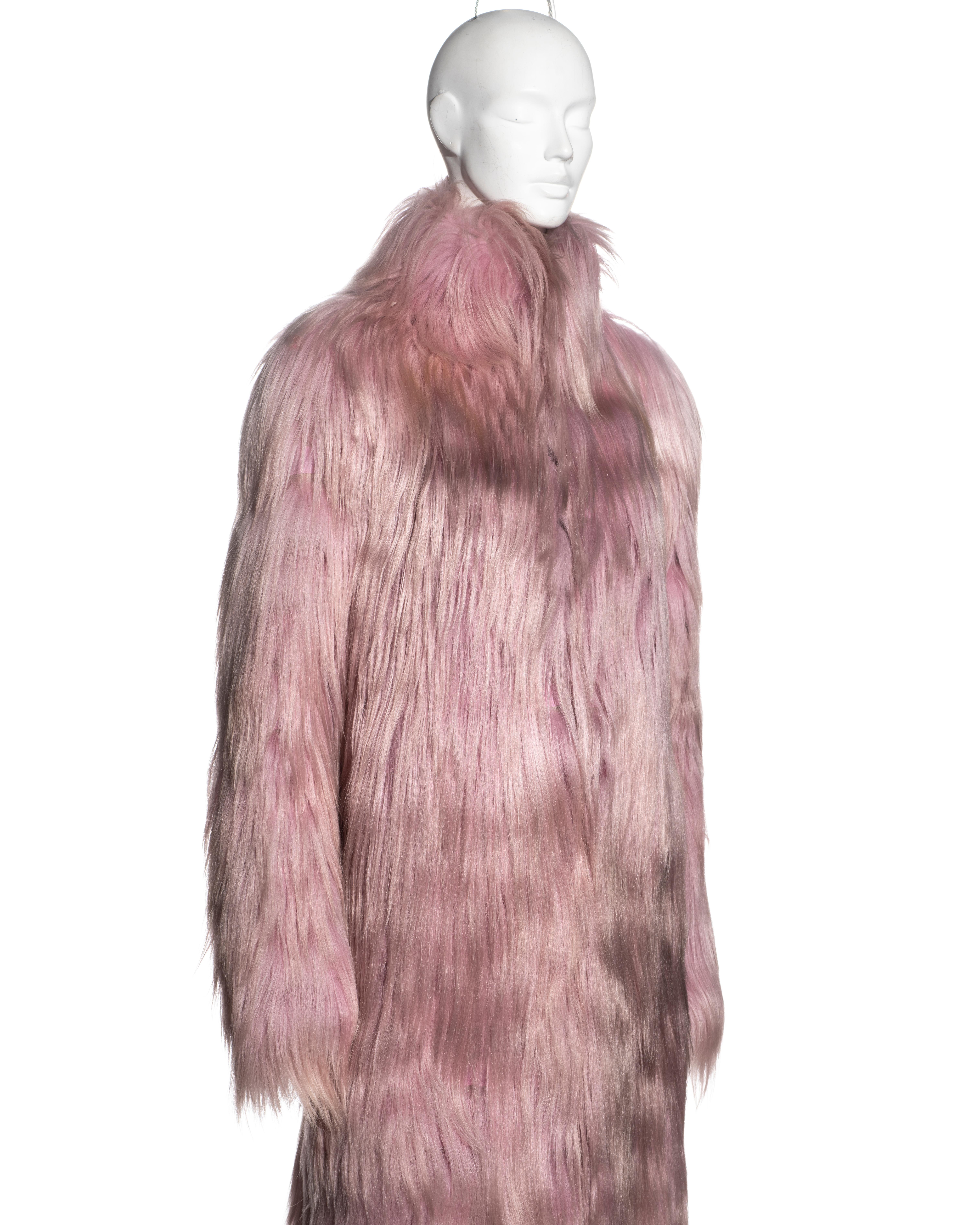 Manteau Gucci par Tom Ford surdimensionné en poil de chèvre rose, automne-hiver 2001 Pour femmes en vente