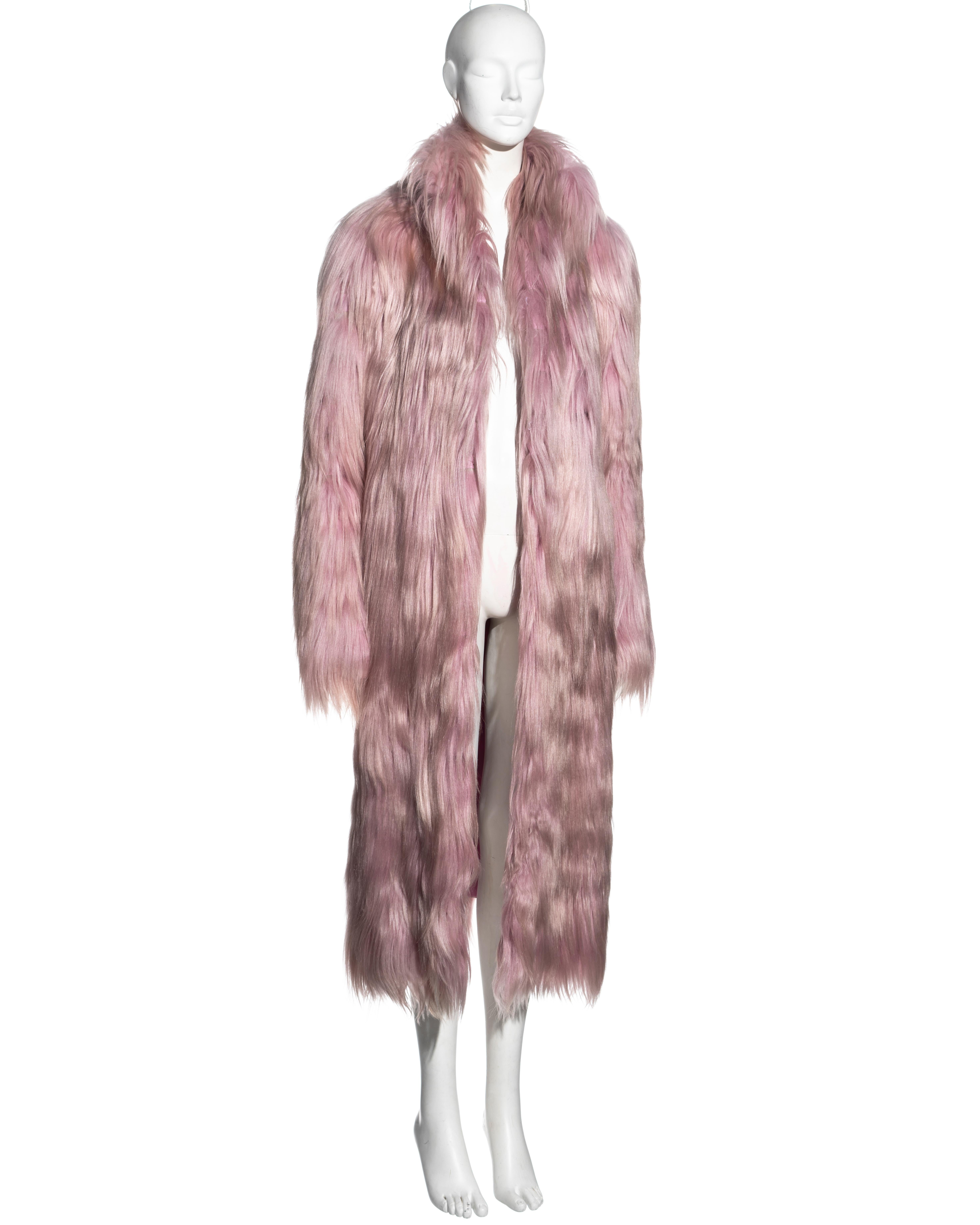 Manteau Gucci par Tom Ford surdimensionné en poil de chèvre rose, automne-hiver 2001 en vente 3