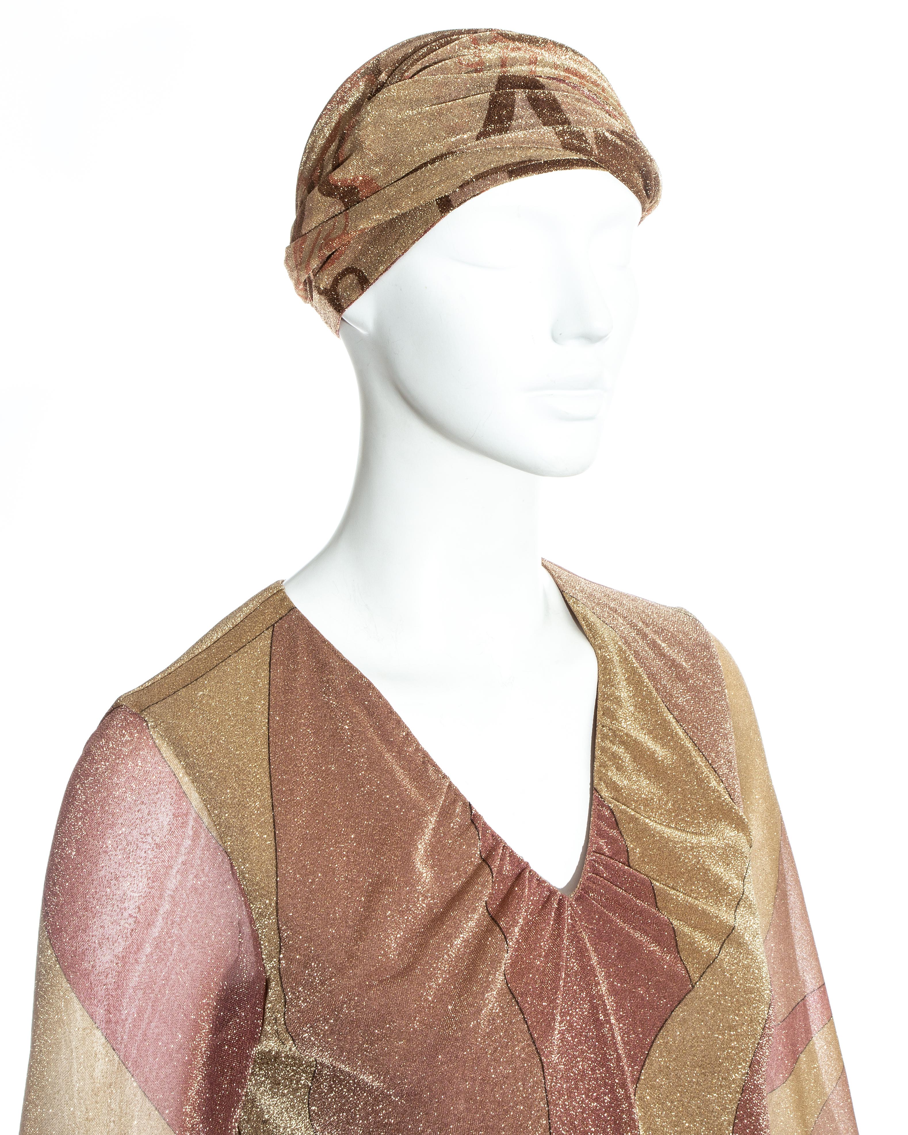 Gucci by Tom Ford Rosa und golden bedrucktes Lurex-Kleid mit Kopftuch, fw 2000 Damen im Angebot