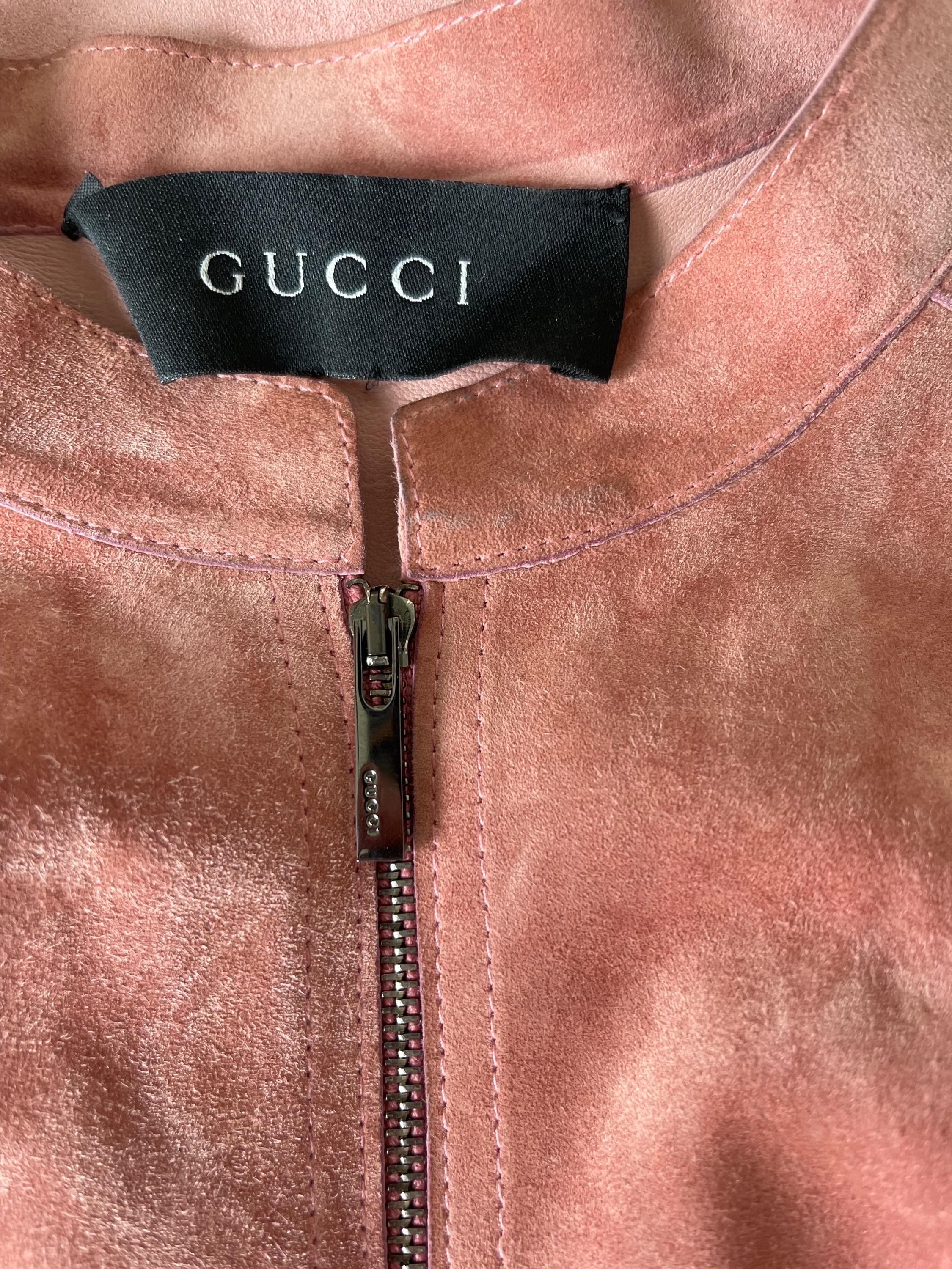 Rare TOM FORD for GUCCI early 2000s pink / dusty rose suede jacket ! Tailored fit, with single gunmetal logo embossed zipper up the front. Small pockets at each breast. Snaps at each sleeve cuff. Perfect layered, or worn as a shirt.
In great