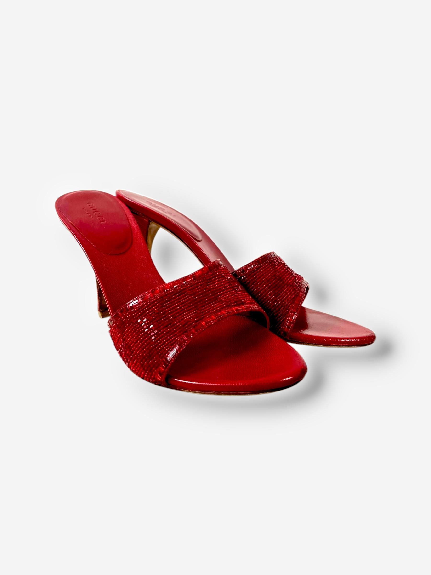 Gucci by Tom Ford, Red Beaded GG Heels – Size 37.5 en vente 2
