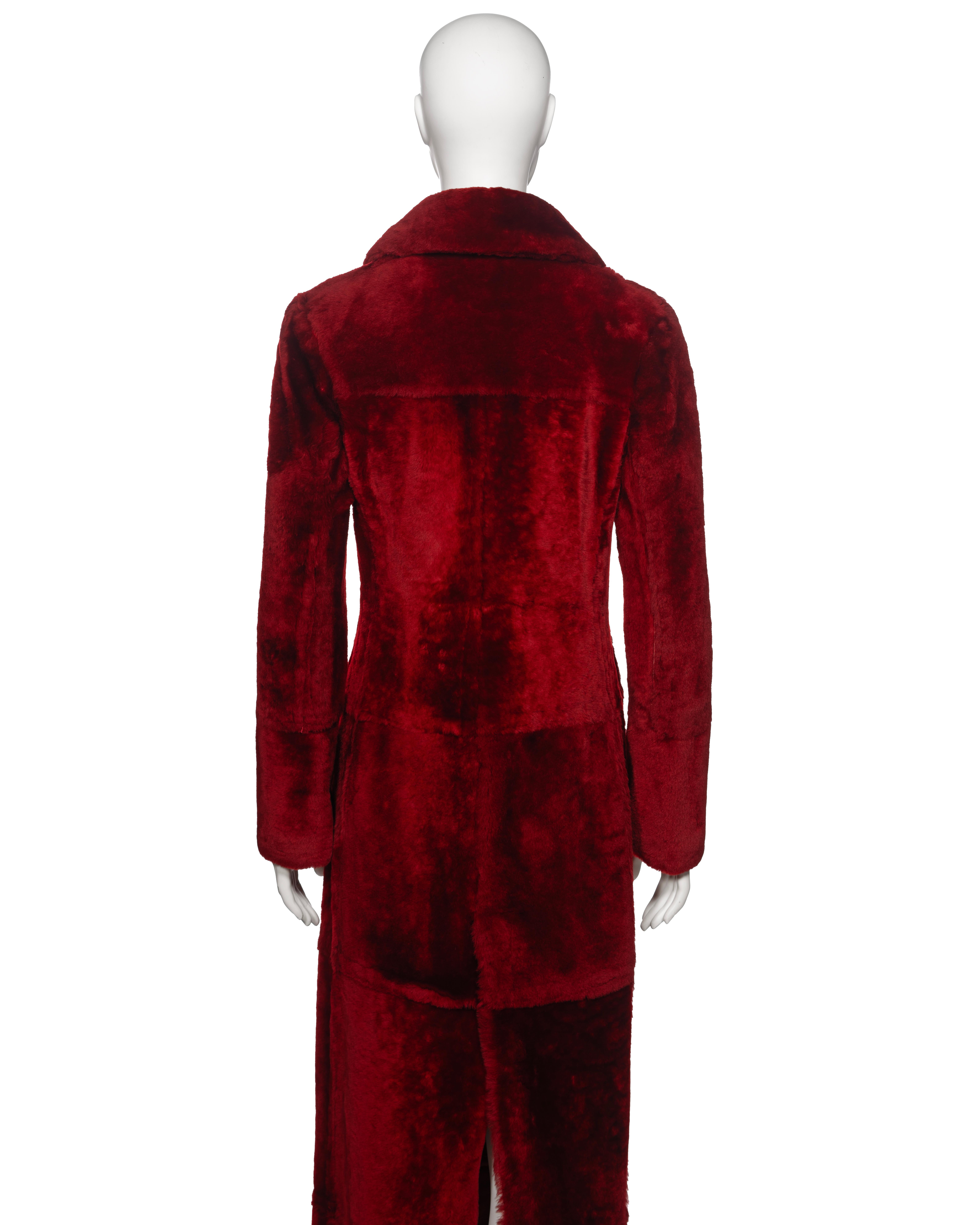 Zweireihiger Gucci by Tom Ford-Mantel aus rotem Schafsleder in Bodenhöhe, H/W 1996 im Angebot 8