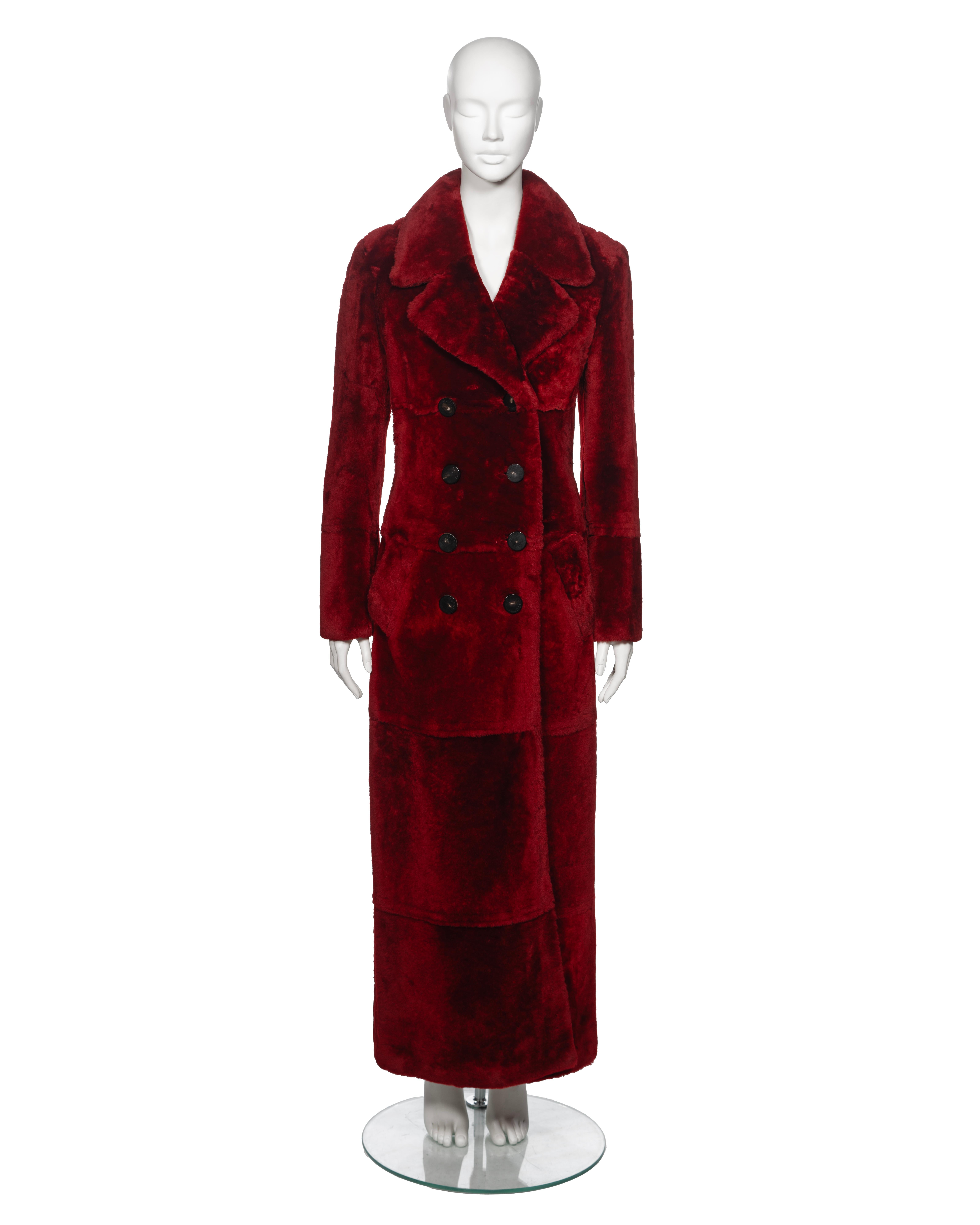 ▪ Archival Gucci Runway Coat
▪ Creative Director: Tom Ford
▪ Fall-Winter 1996
▪ Sold by One of a Kind Archive
▪ Crafted from multiple panels of red-dyed sheepskin with a leather backing, this coat exudes luxurious quality
▪ Featuring a