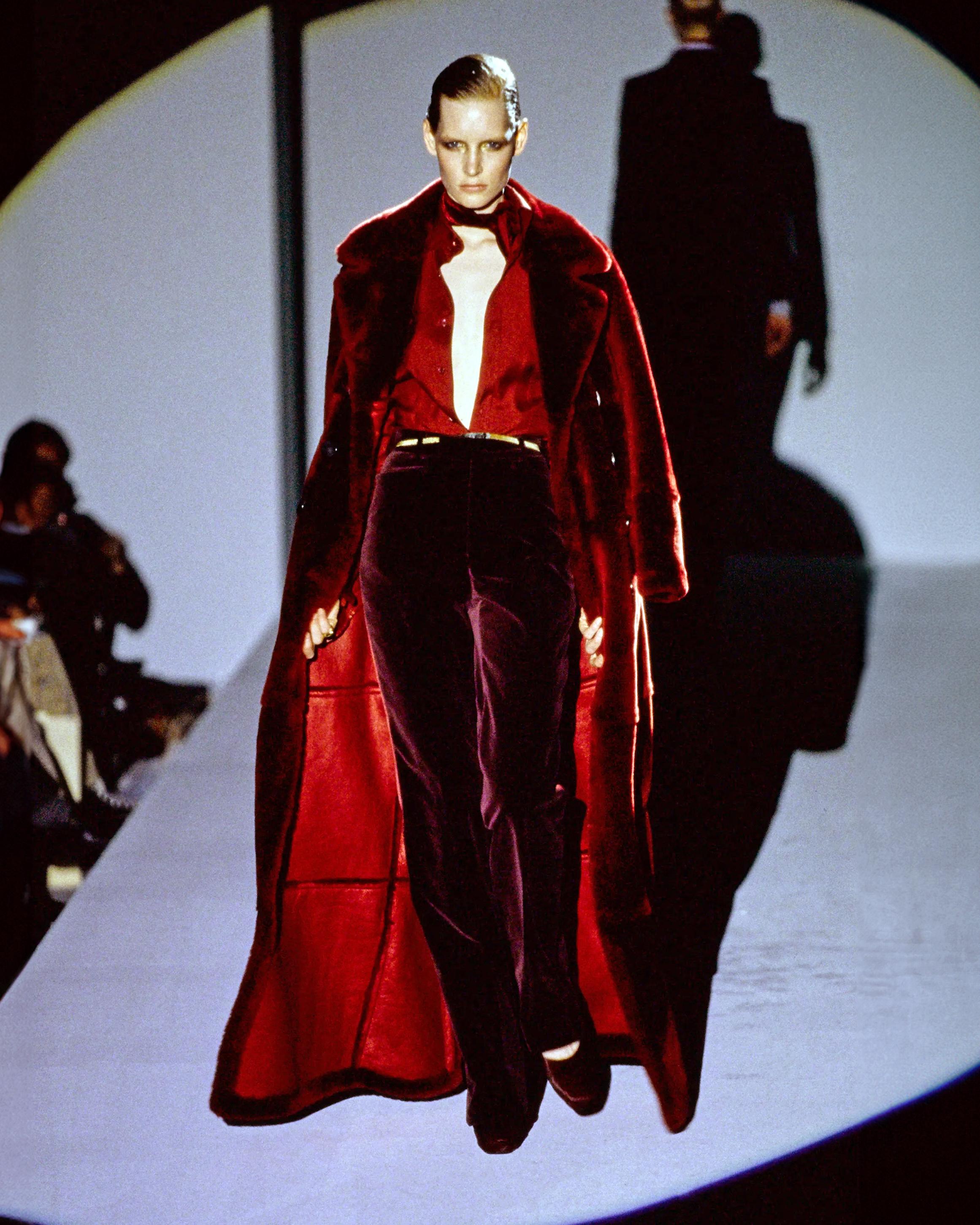 Zweireihiger Gucci by Tom Ford-Mantel aus rotem Schafsleder in Bodenhöhe, H/W 1996 im Angebot 1