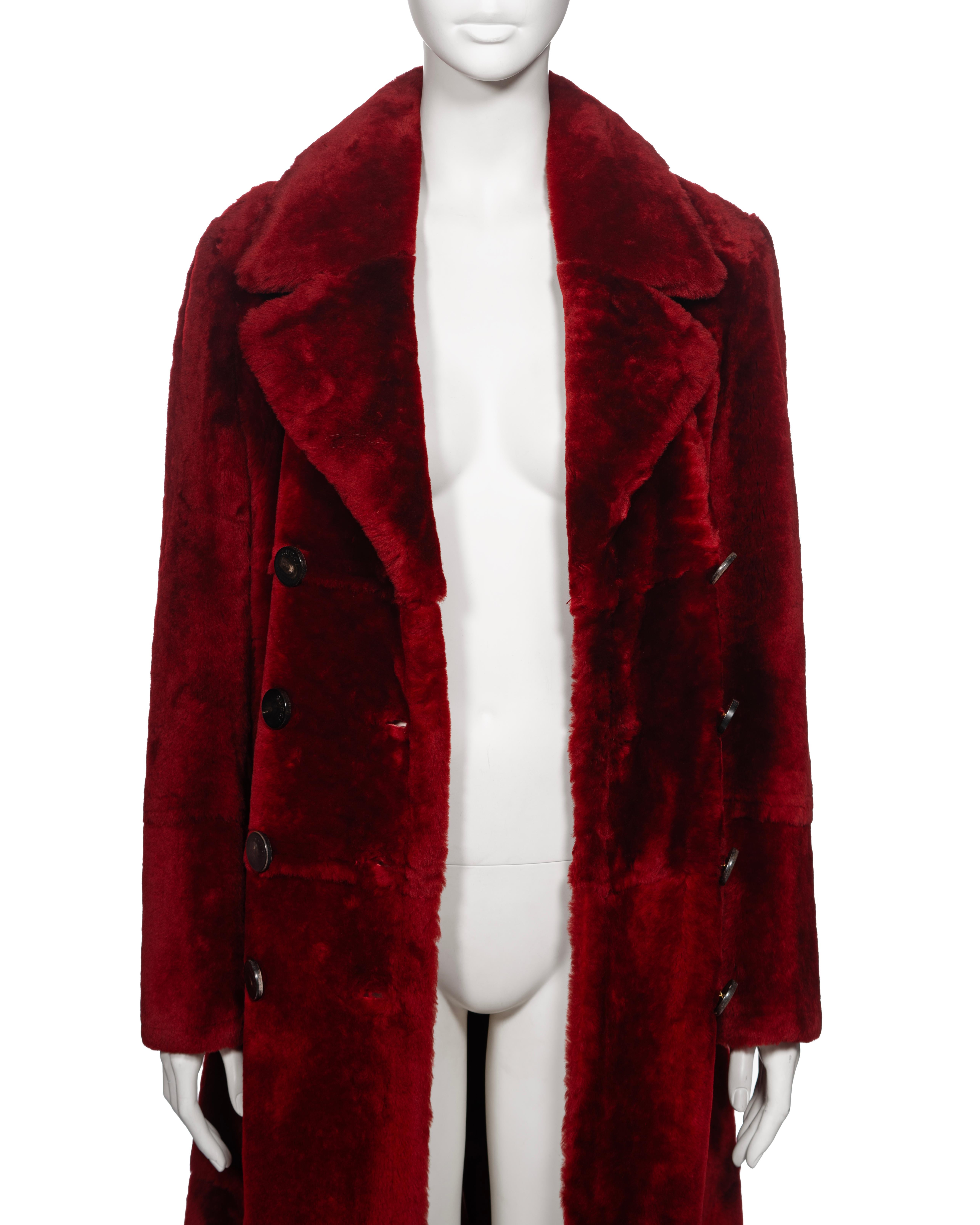 Zweireihiger Gucci by Tom Ford-Mantel aus rotem Schafsleder in Bodenhöhe, H/W 1996 im Angebot 4