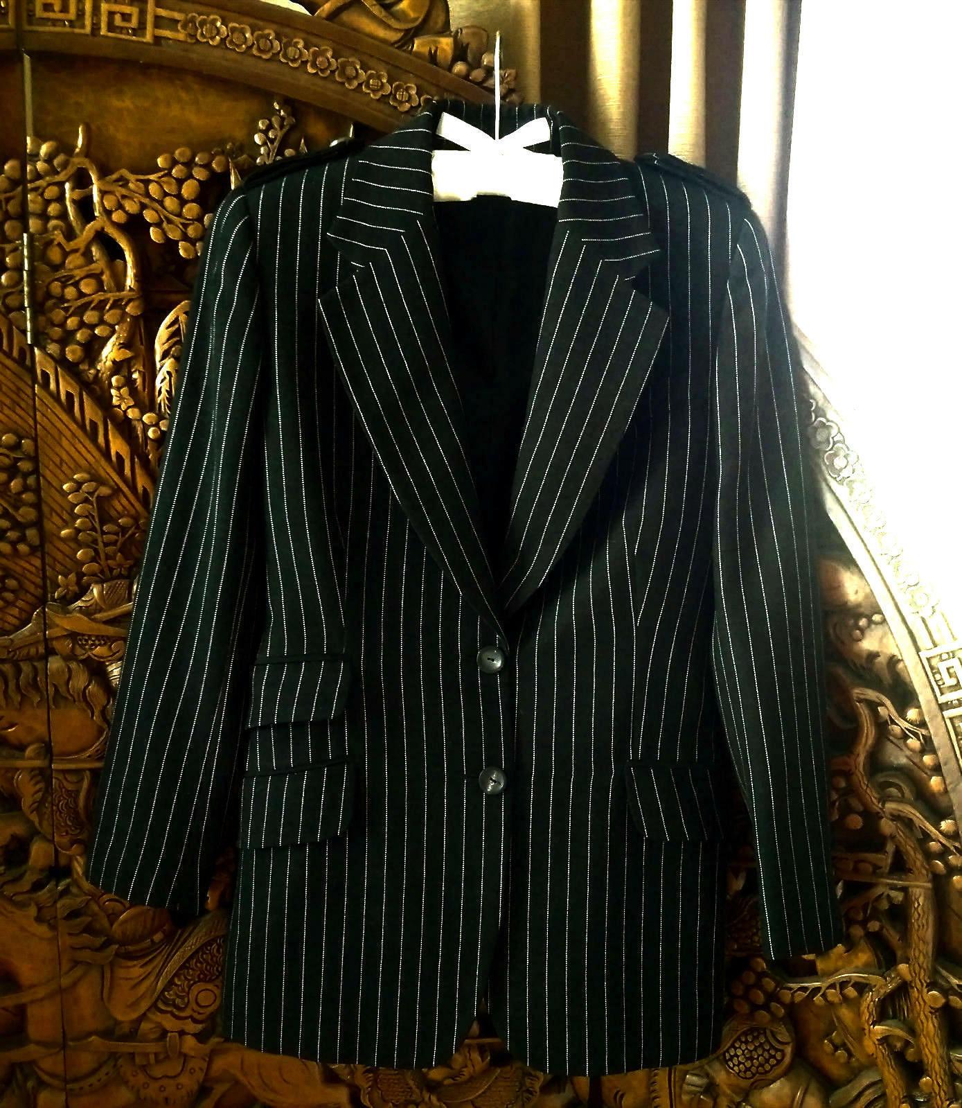 Gucci by Tom Ford Regal Black Pinstripe Epaulette Jacket Blazer IT 38/ US 4  For Sale 7