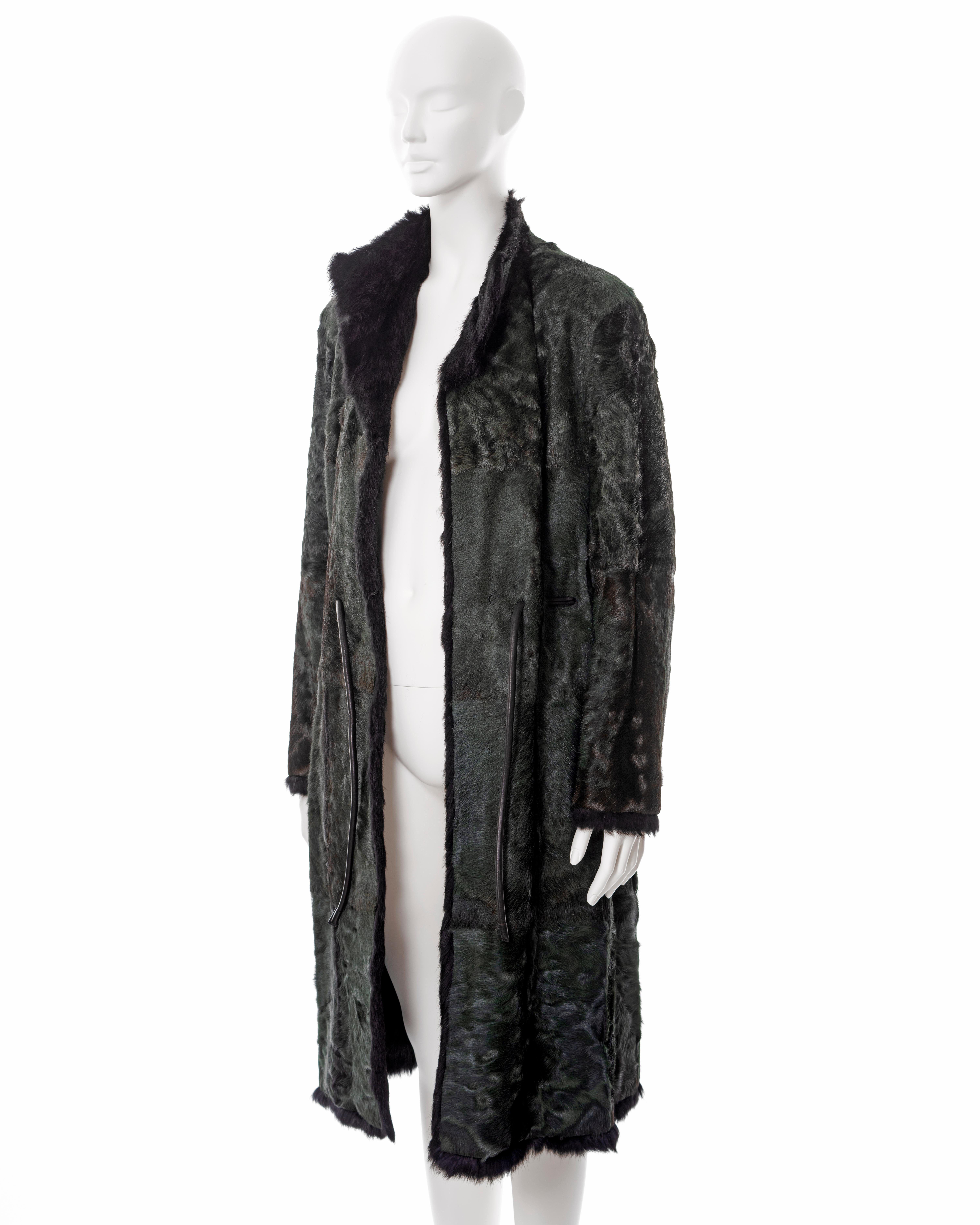 Manteau réversible Gucci by Tom Ford en fourrure verte et noire, automne-hiver 1999 en vente 6