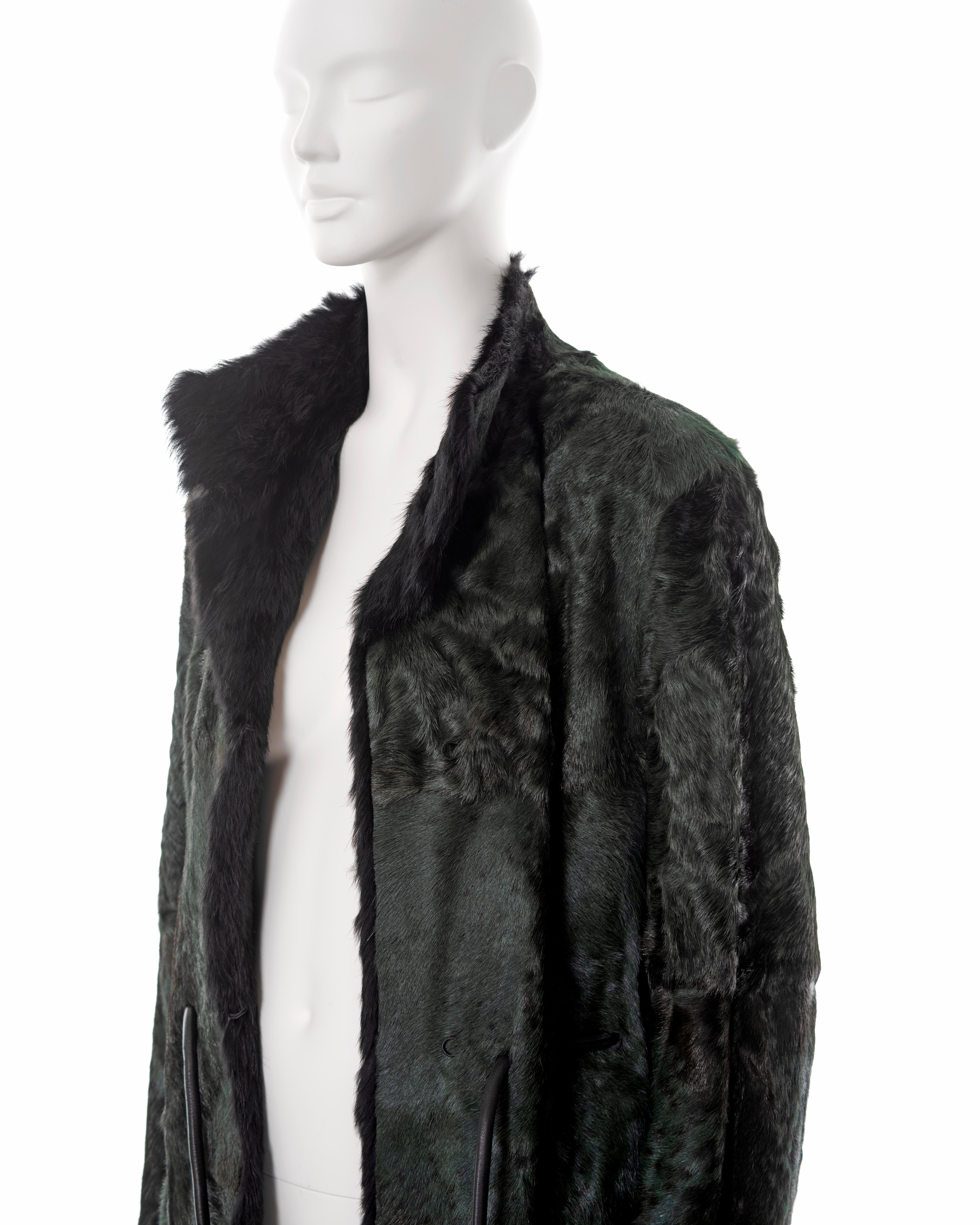 Manteau réversible Gucci by Tom Ford en fourrure verte et noire, automne-hiver 1999 en vente 7