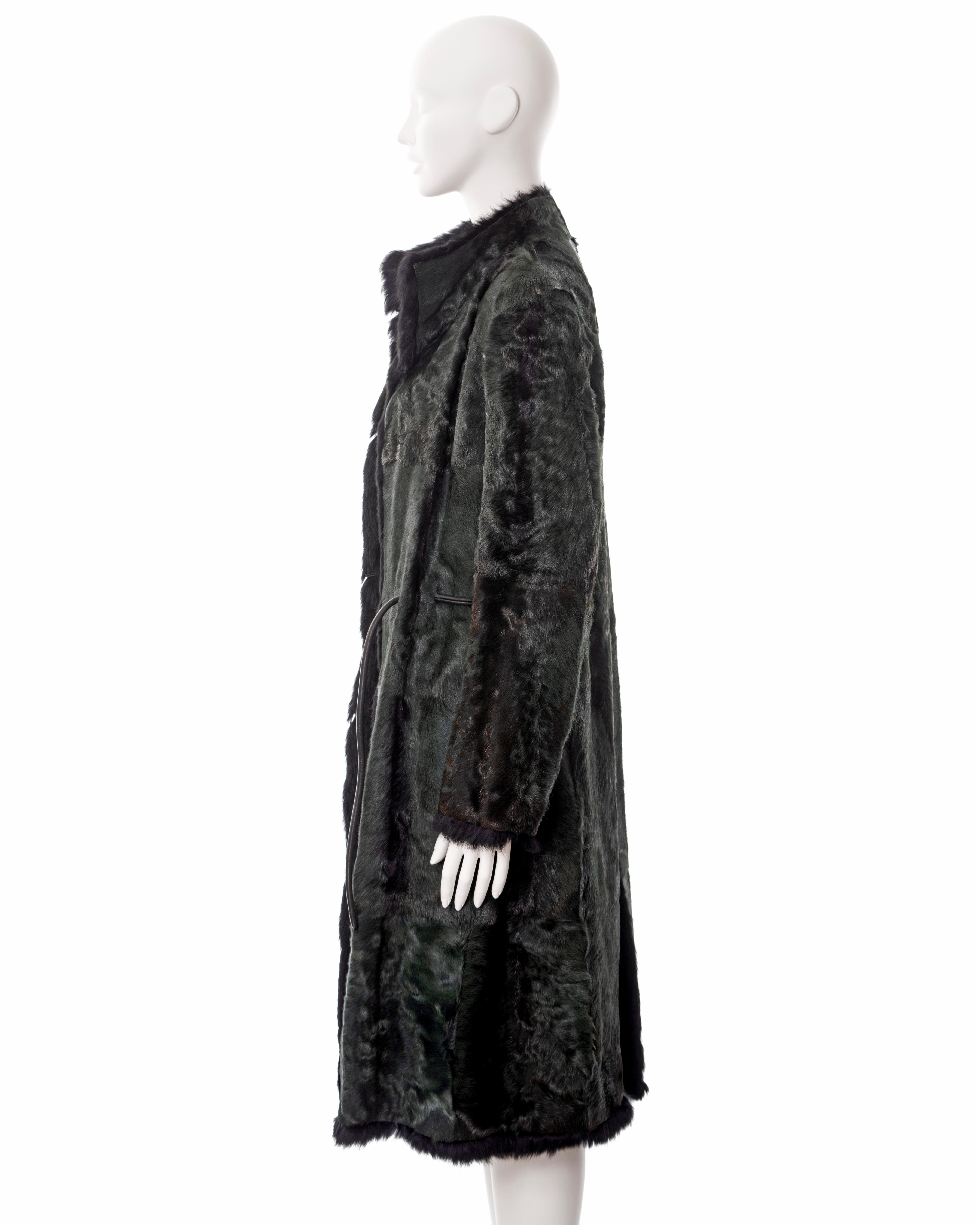 Manteau réversible Gucci by Tom Ford en fourrure verte et noire, automne-hiver 1999 en vente 8