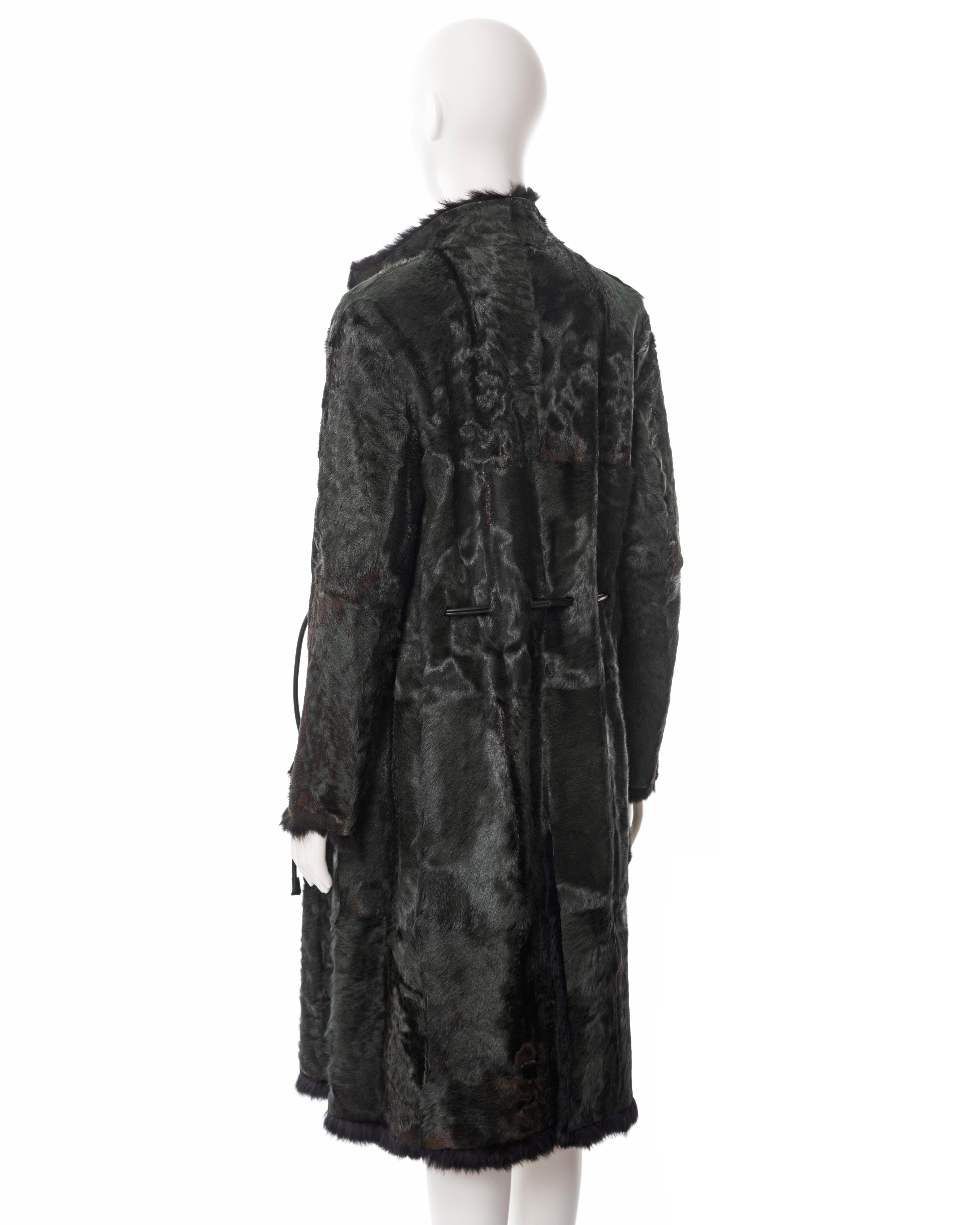 Manteau réversible Gucci by Tom Ford en fourrure verte et noire, automne-hiver 1999 en vente 9