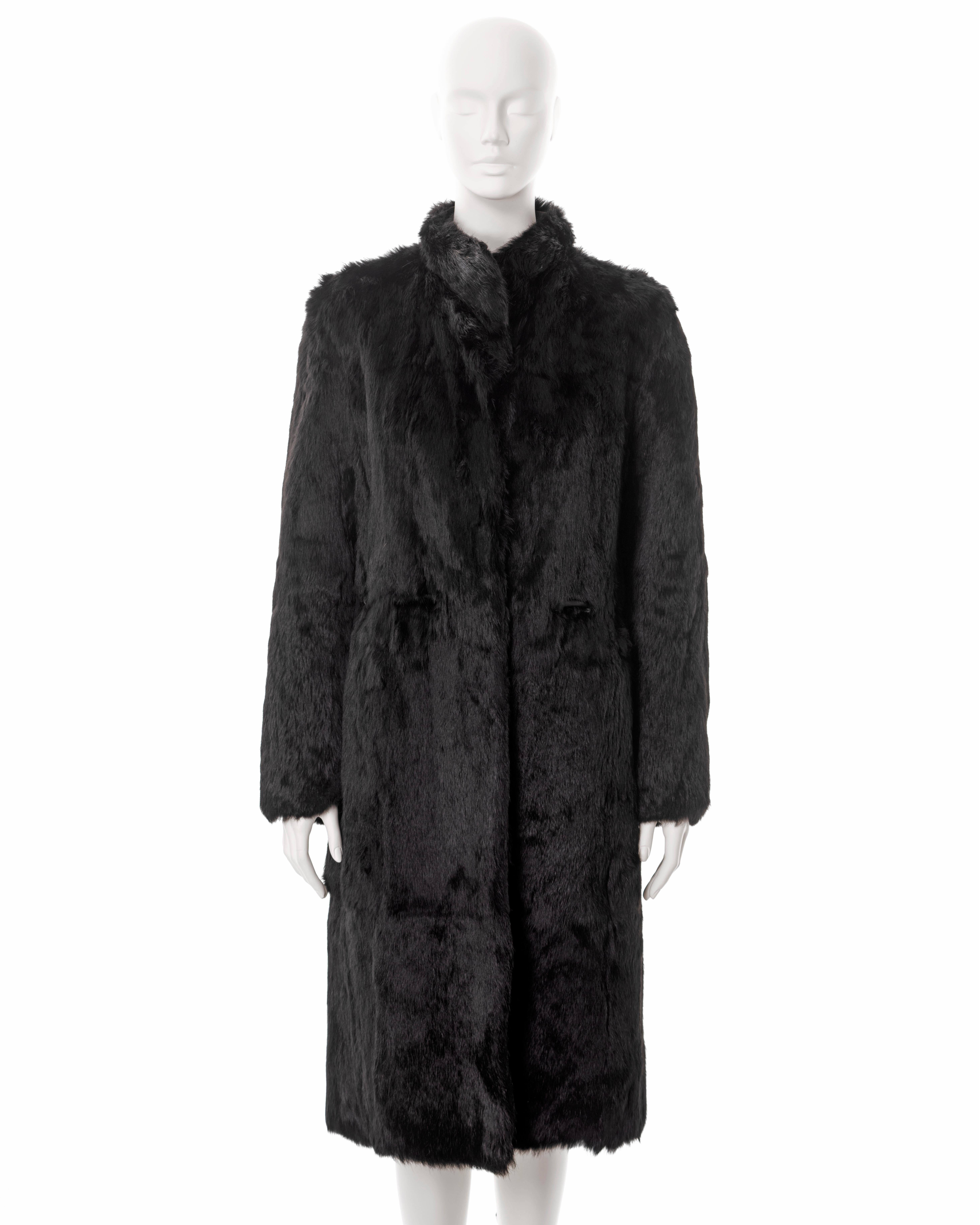 Gucci by Tom Ford reversible green and black fur coat, fw 1999 For Sale 11