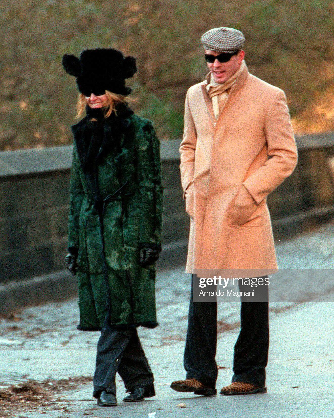 Manteau réversible Gucci by Tom Ford en fourrure verte et noire, automne-hiver 1999 en vente 1